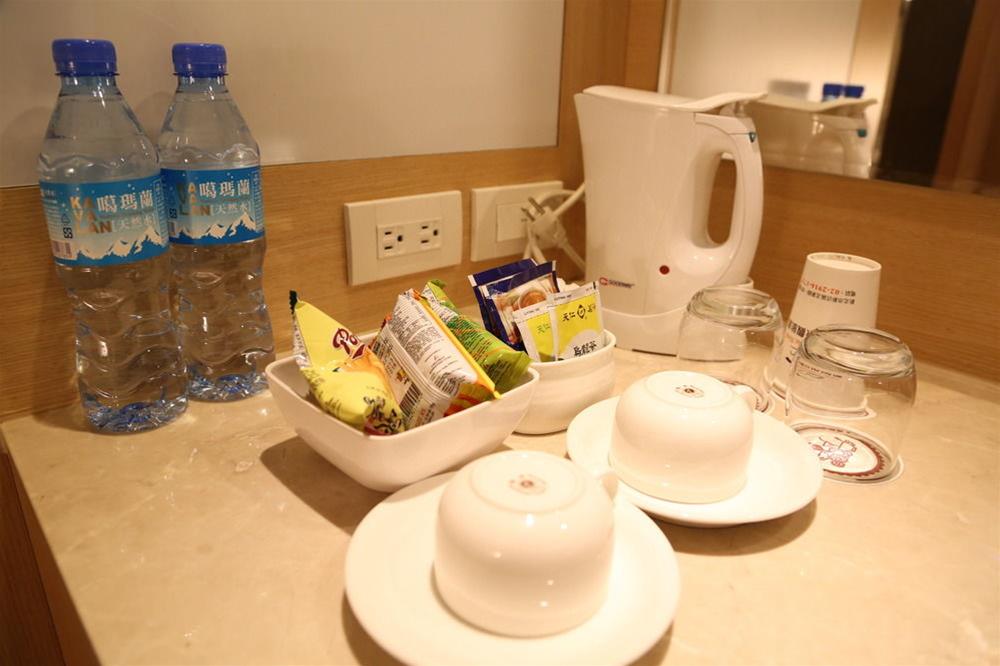 New California Hotel by null