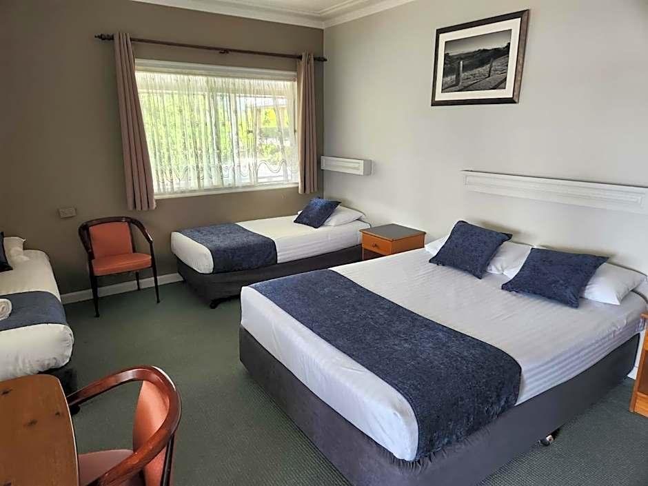 Bucketts Way Motel and Restaurant
