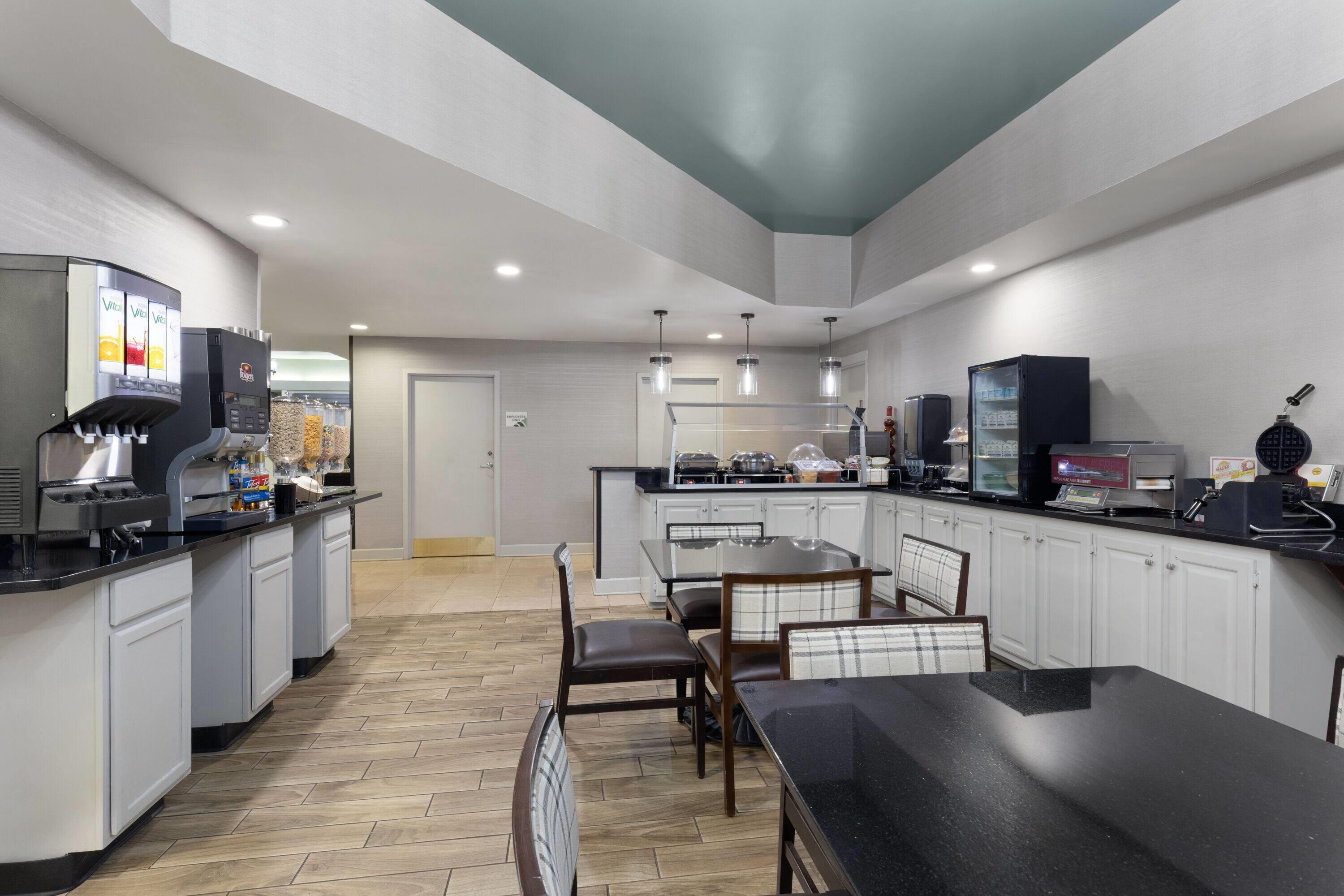 Wingate By Wyndham Greensboro/Coliseum