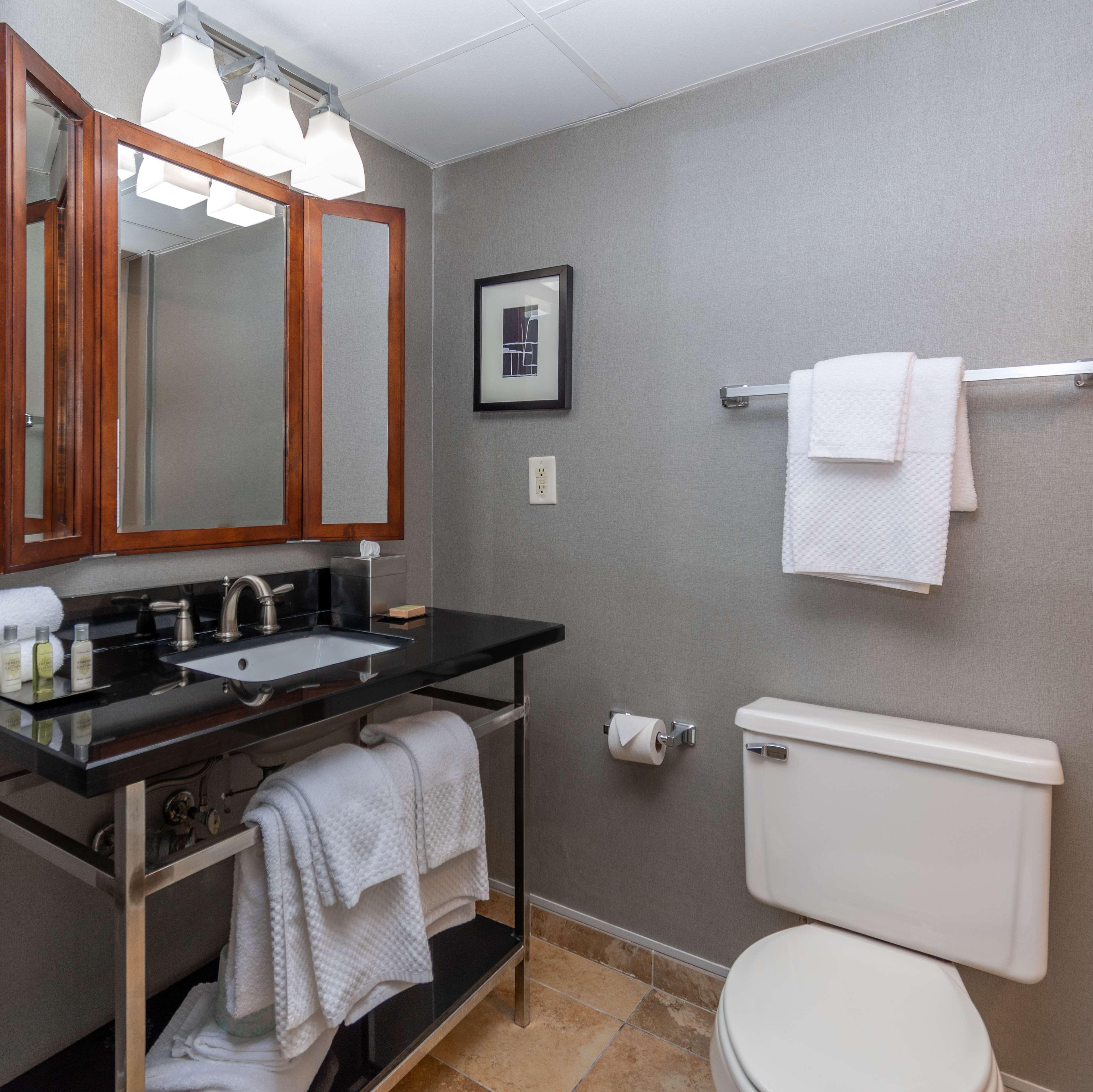 DoubleTree by Hilton New Bern Riverfront