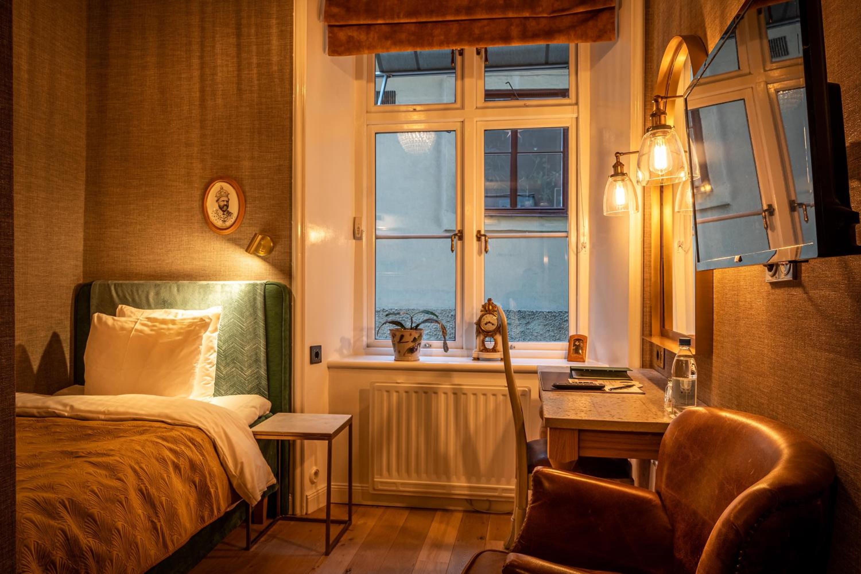 Collector's Victory Hotel by null