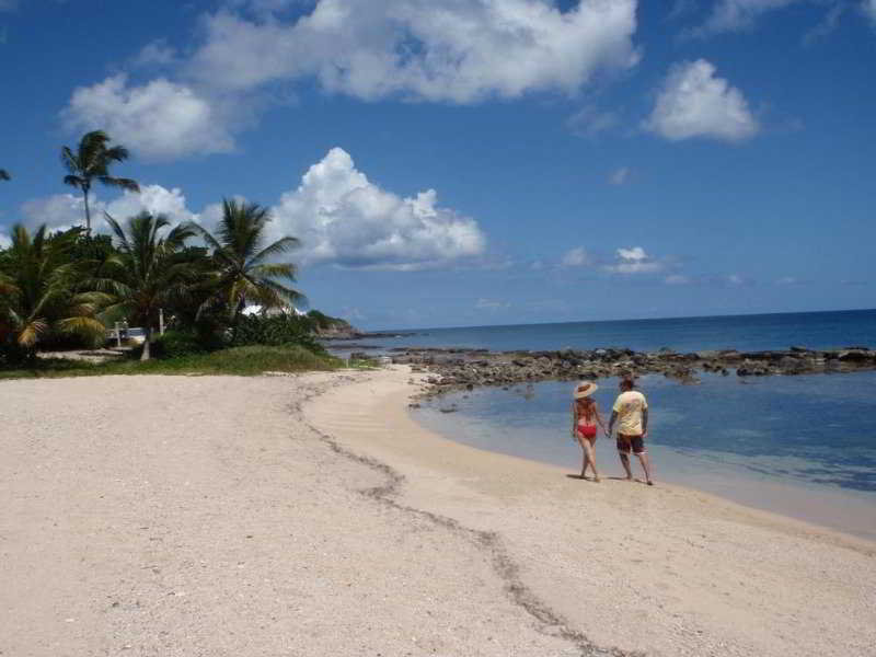 Photo of Tamarind Reef beach II and the settlement