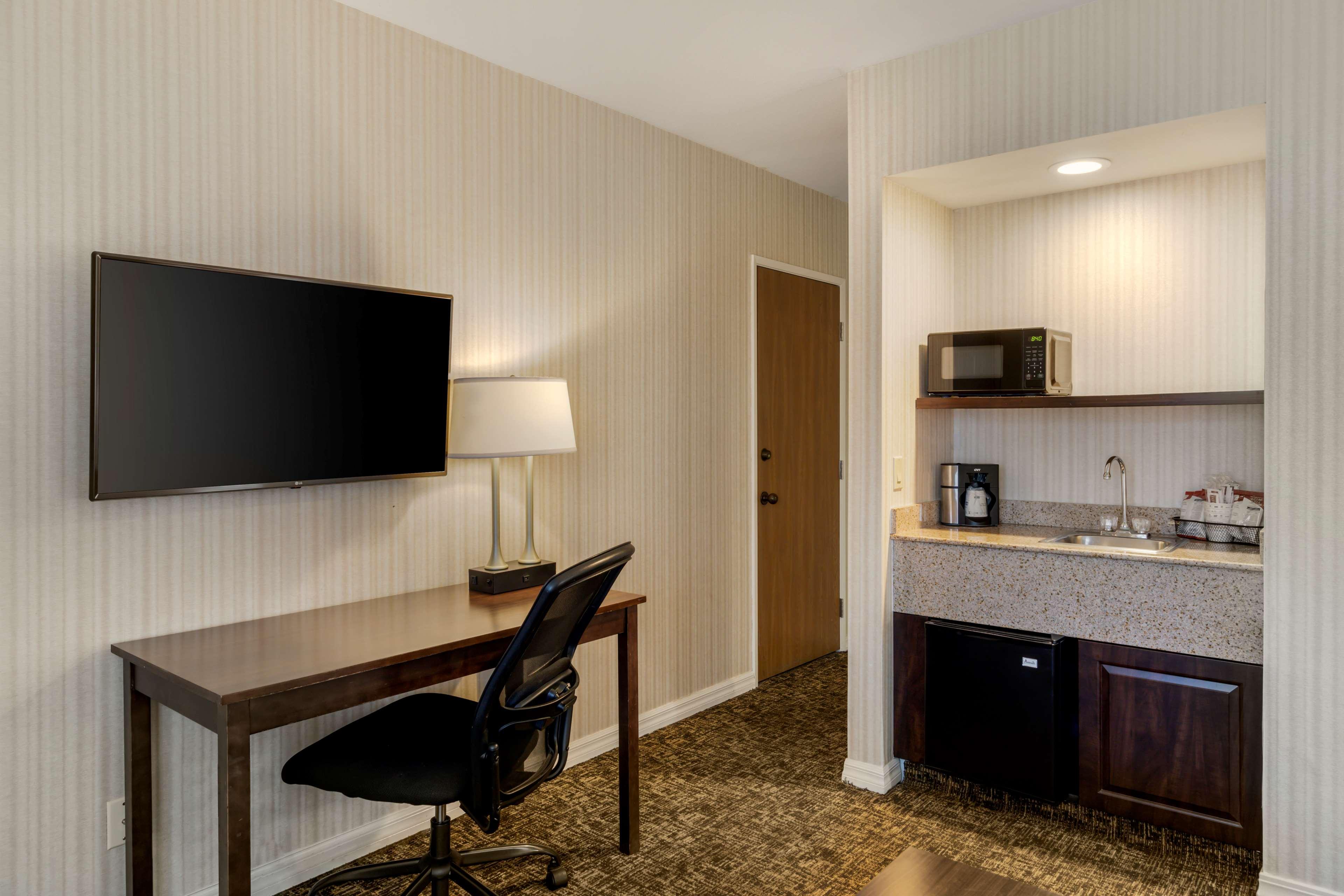 Best Western Plus Big America