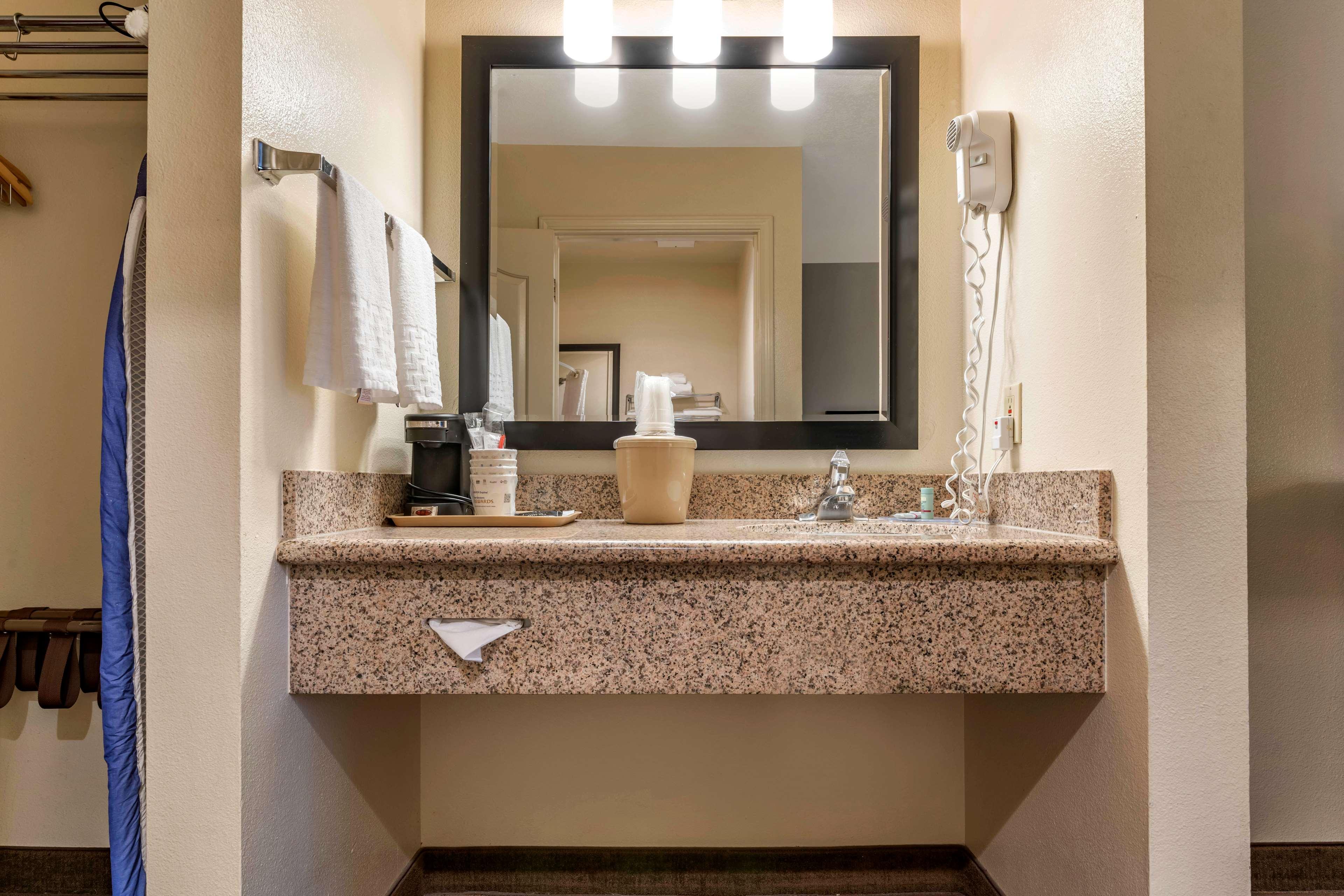 Best Western Luxury Inn