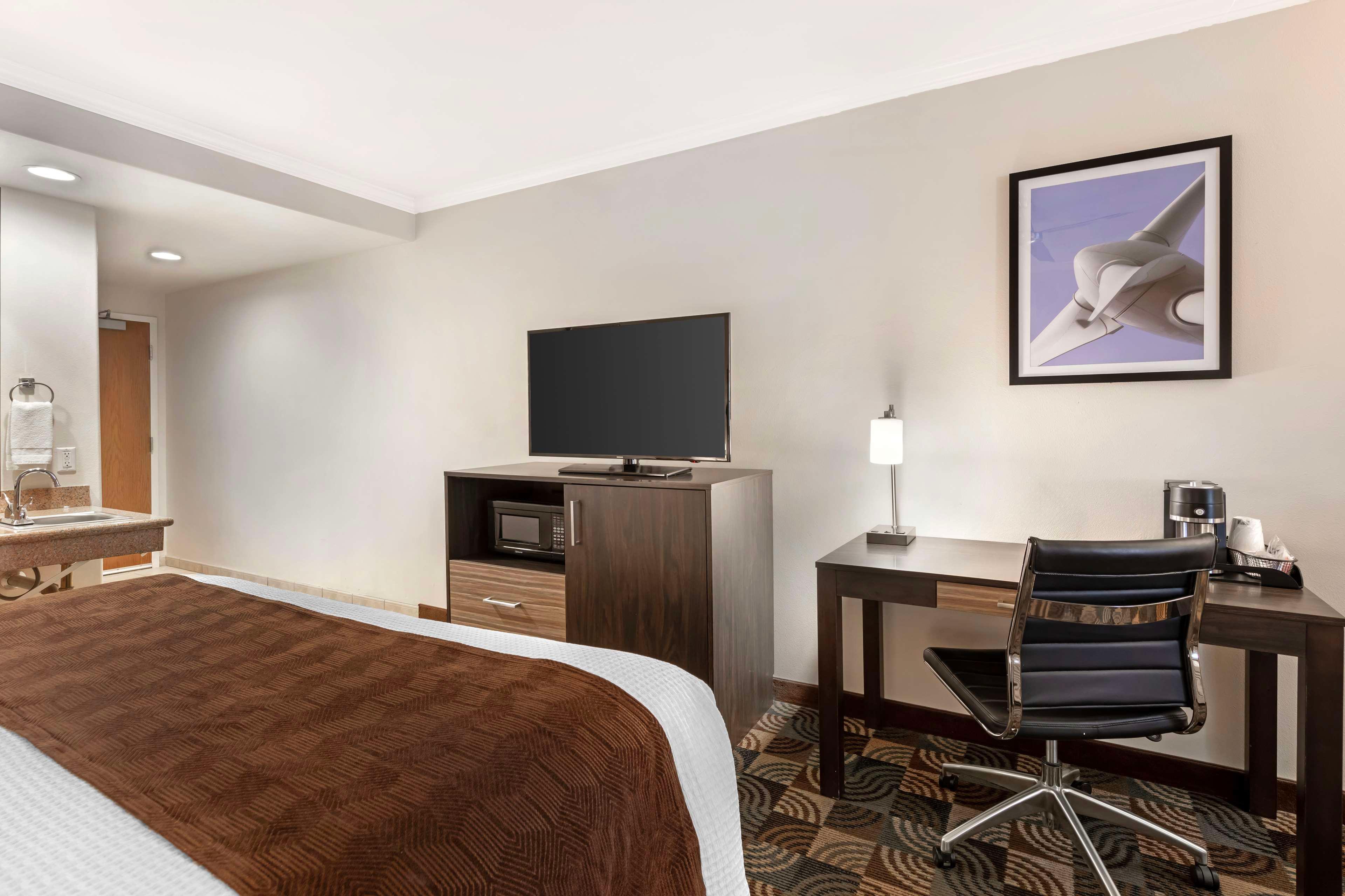 Best Western Plus Country Park Hotel