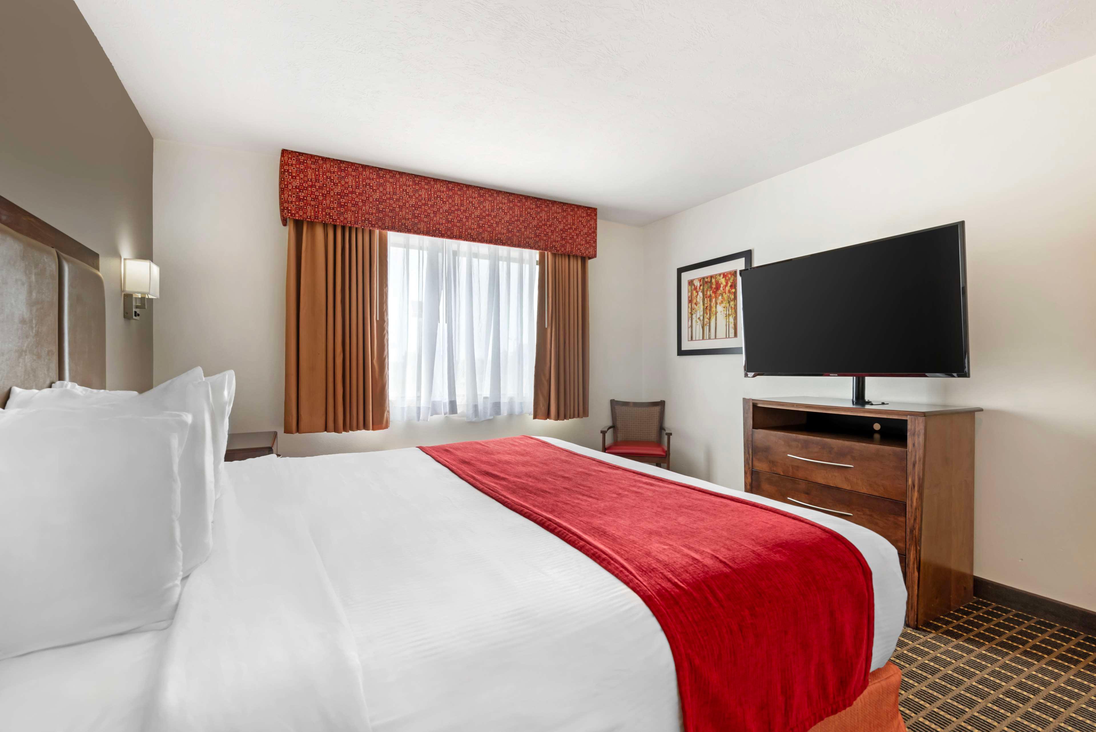 Best Western Plus Eagleridge Inn & Suites