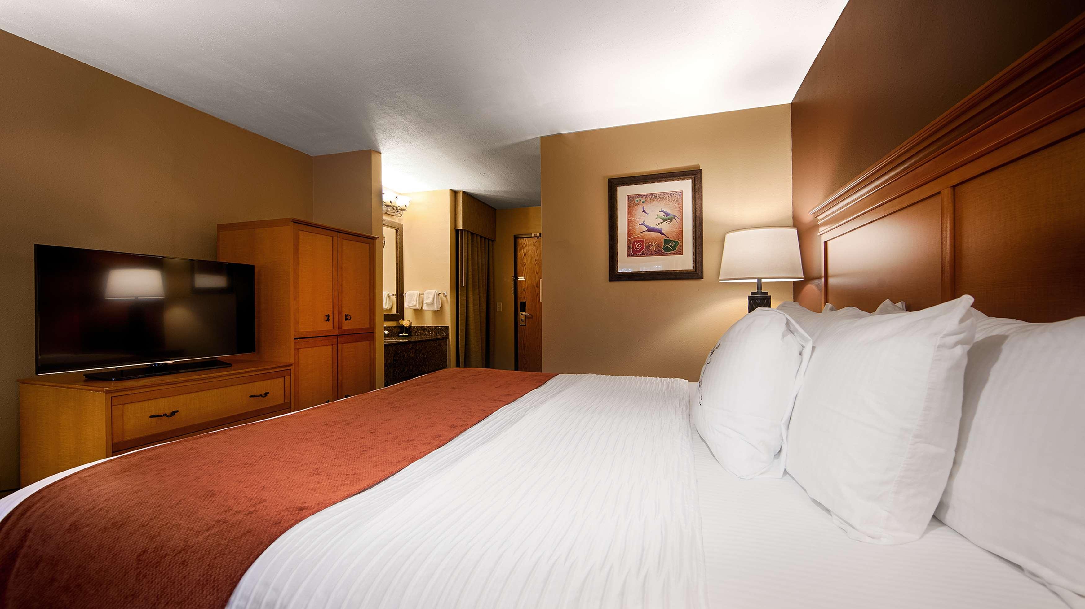 Best Western Plus Deer Park Hotel and Suites