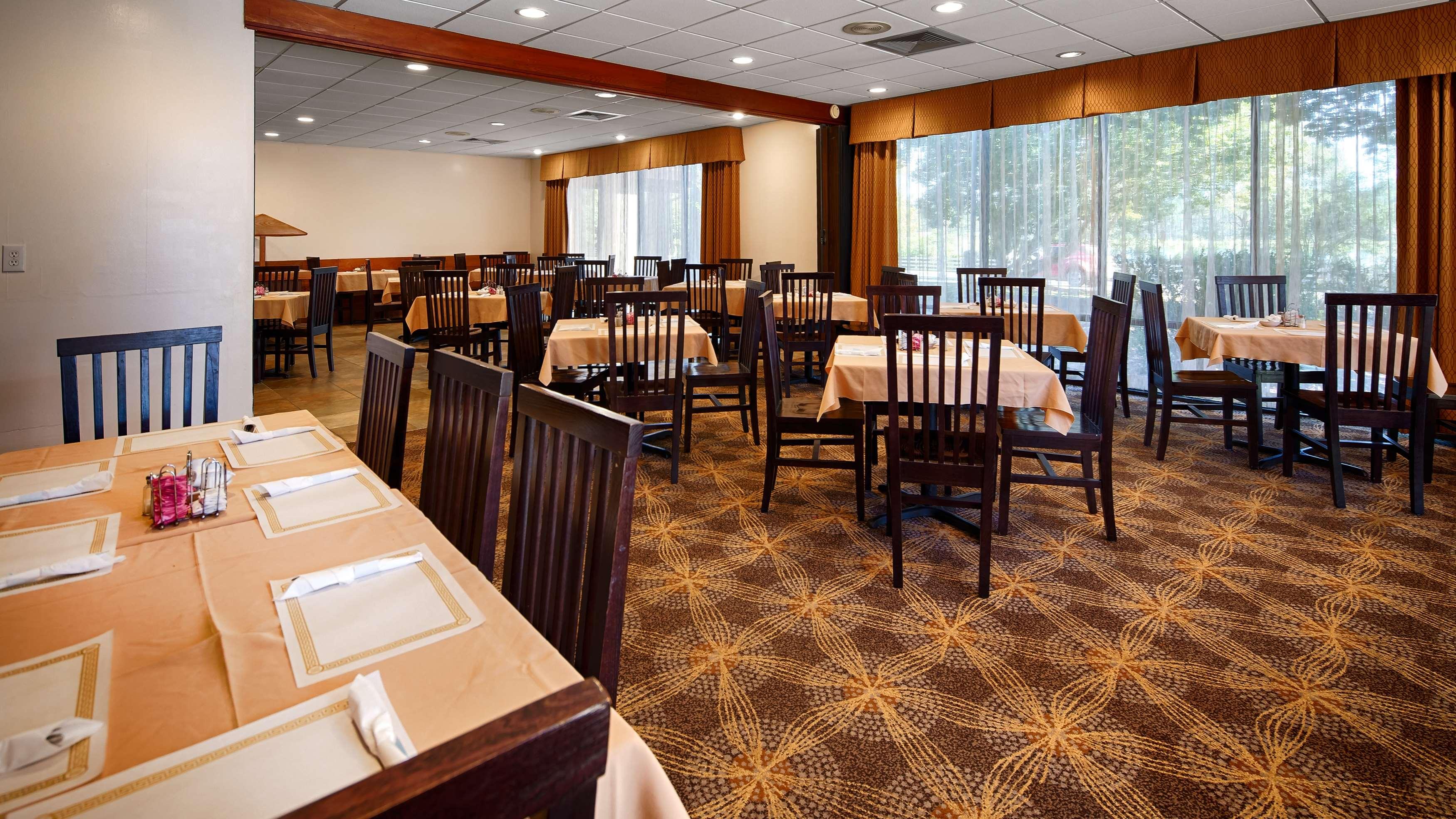 Best Western Crossroads Inn