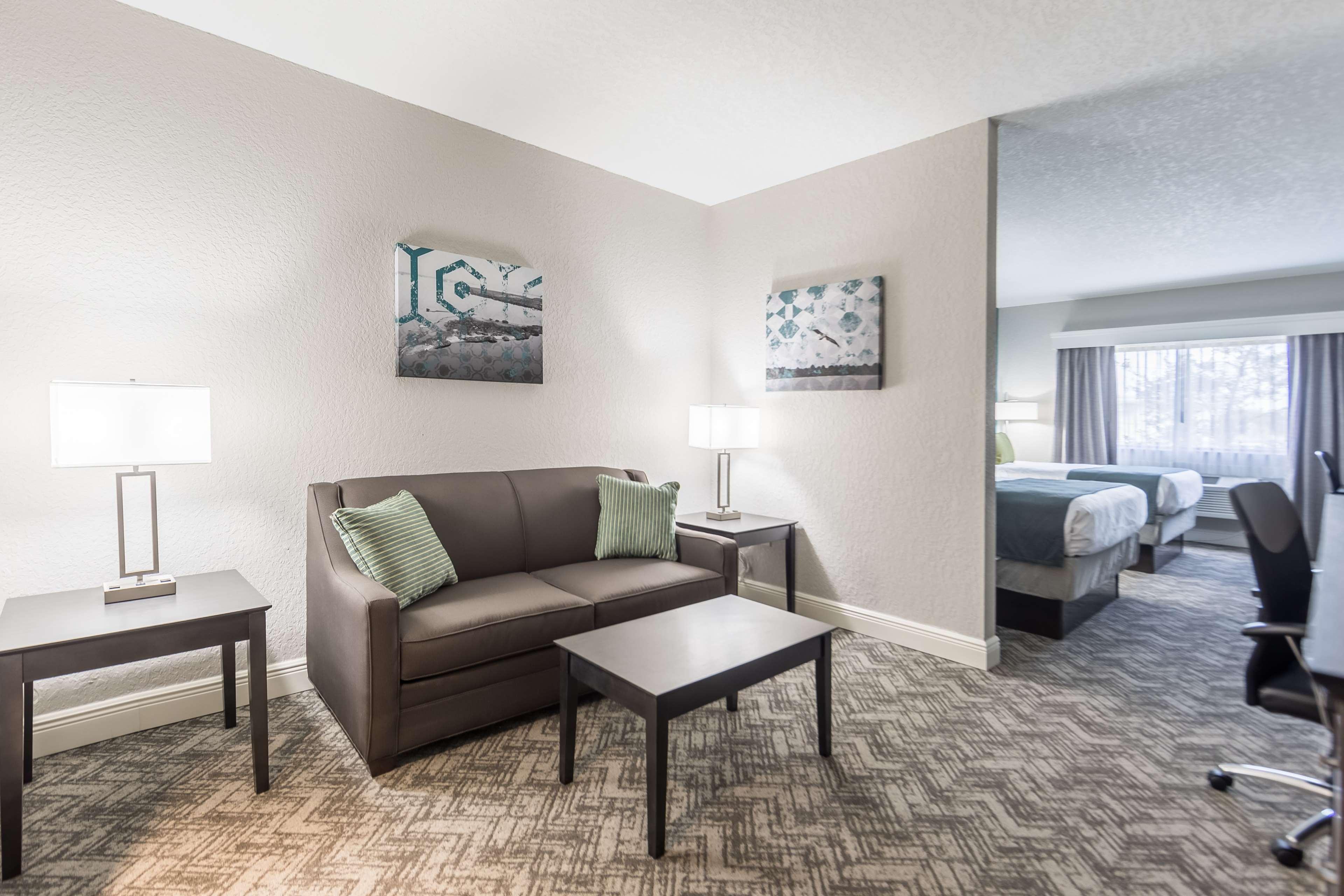 Best Western Plus Sebastian Hotel & Suites