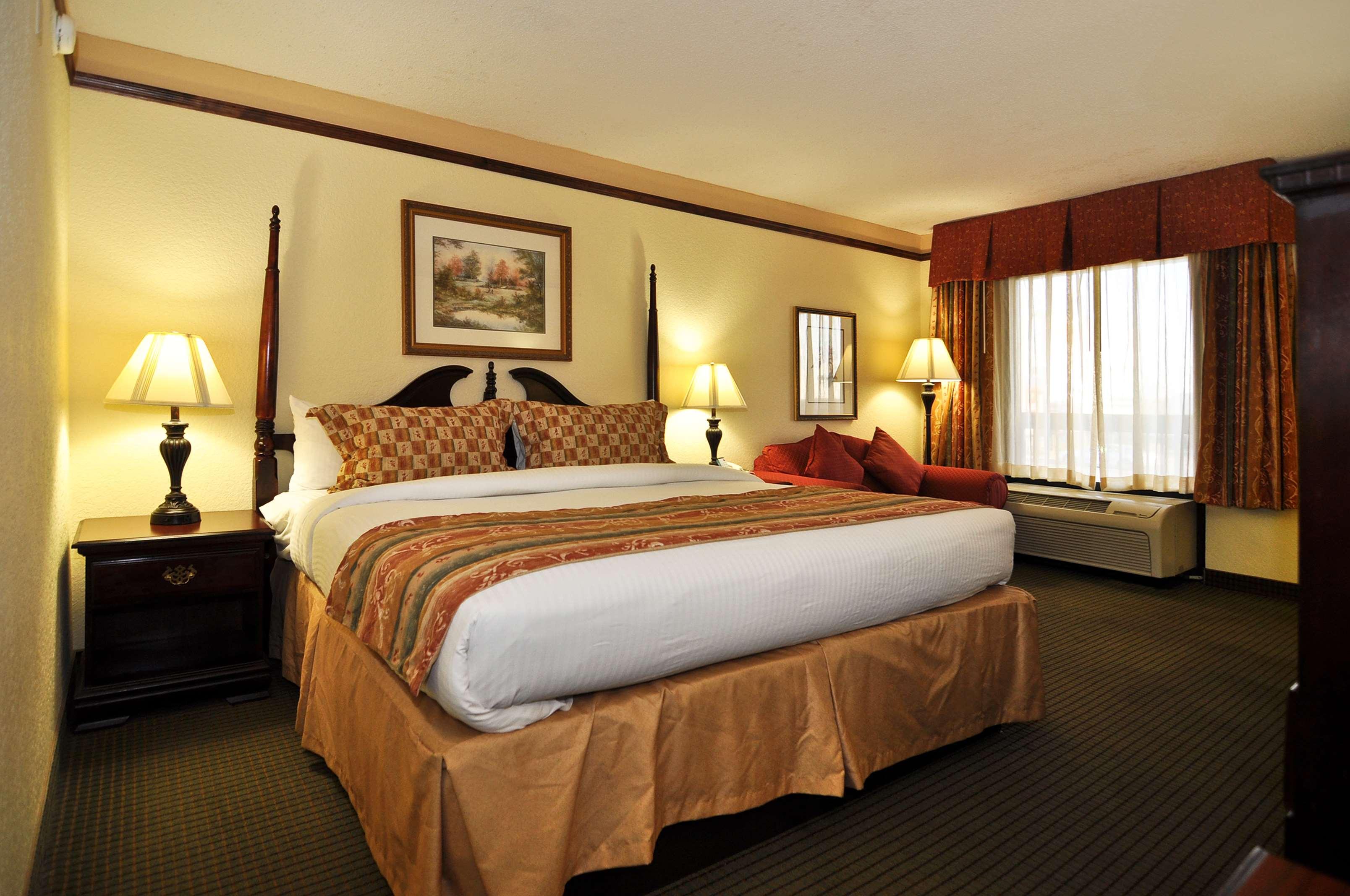 Best Western Colonial Inn