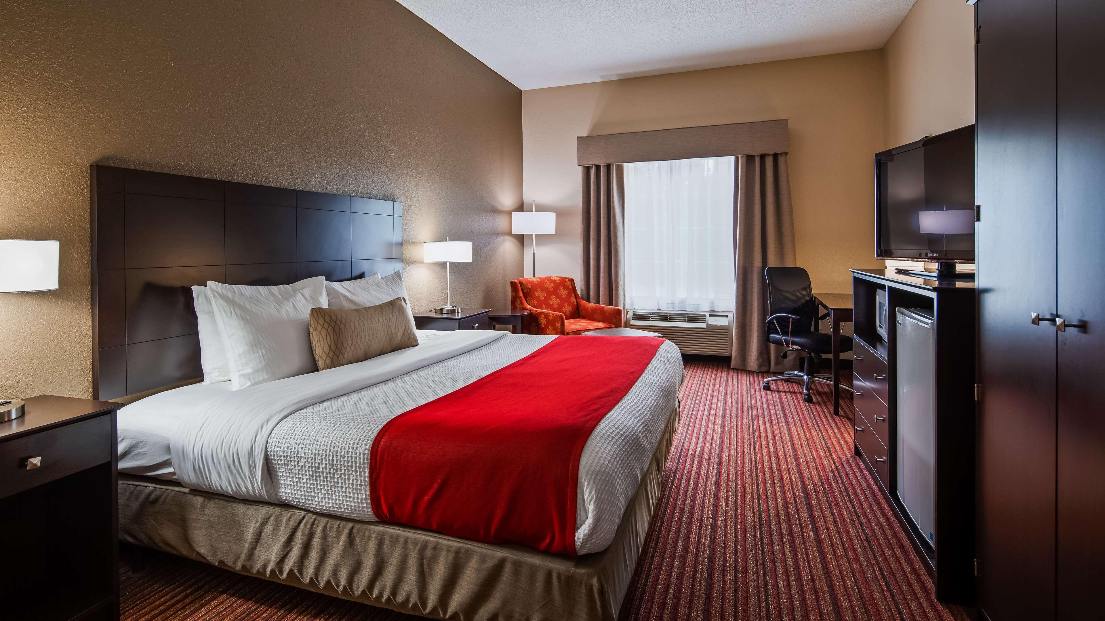 Best Western Plus Bradbury Inn & Suites