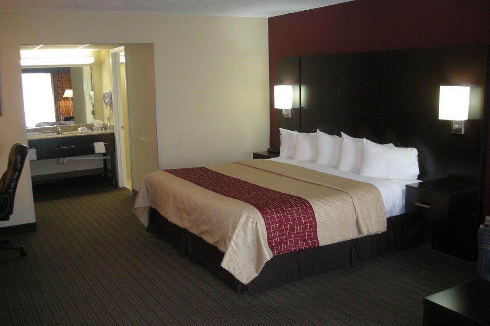 Red Roof Inn Vinceness