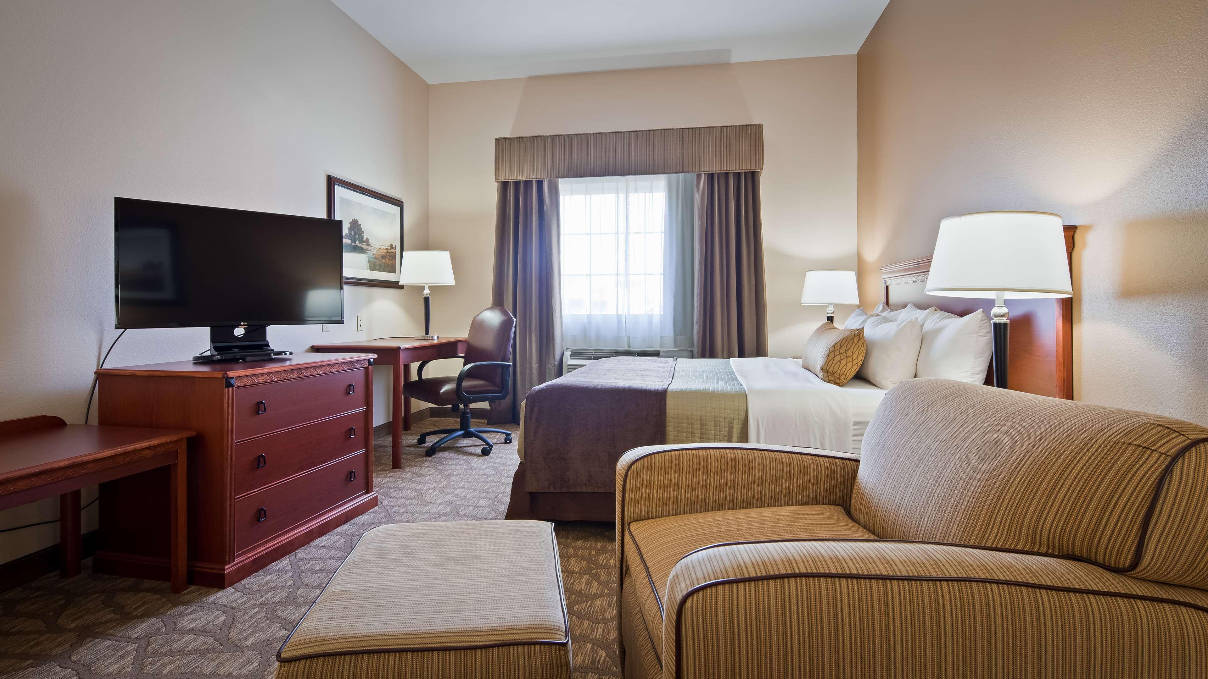 Best Western Plus Butterfield Inn