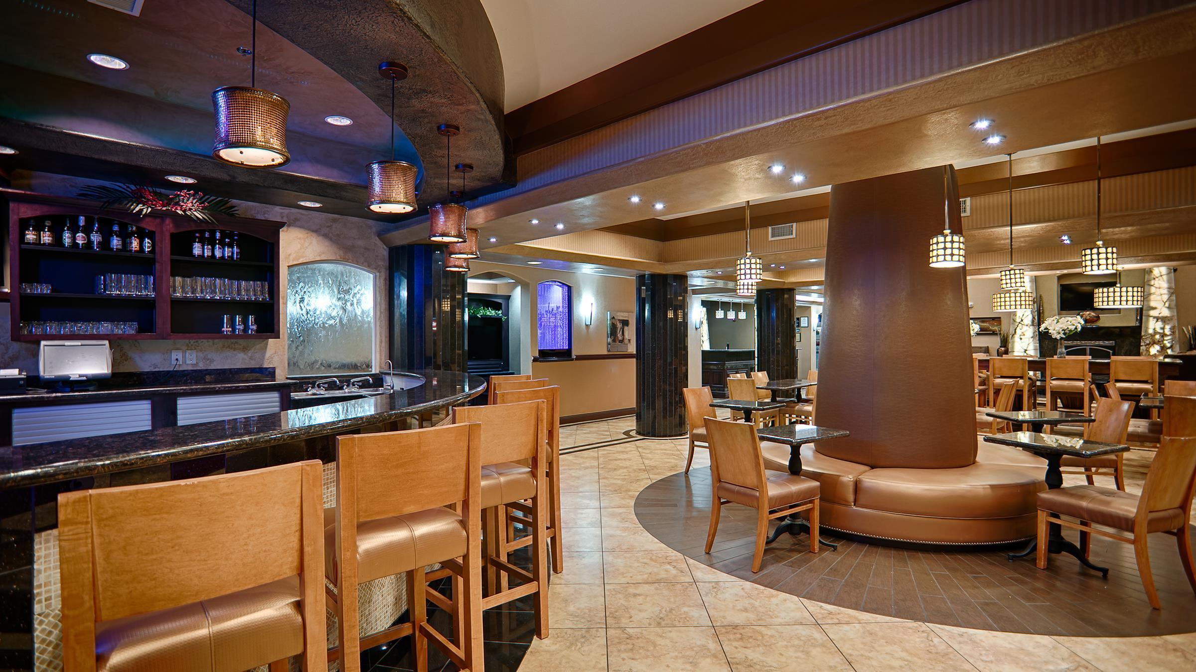 Best Western Premier Kc Speedway Inn & Suites