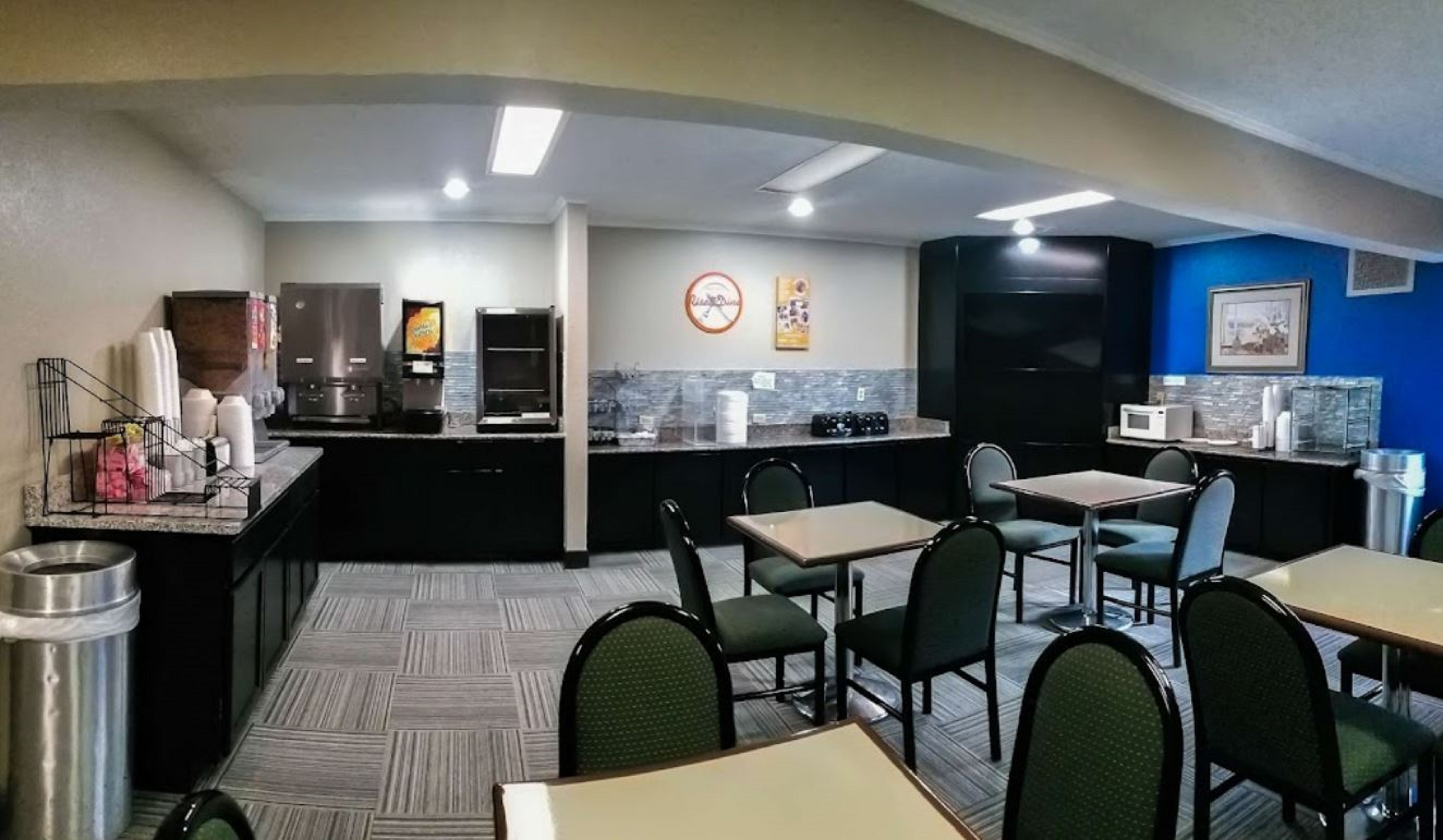 Red Roof Inn & Suites Lexington – Hamburg