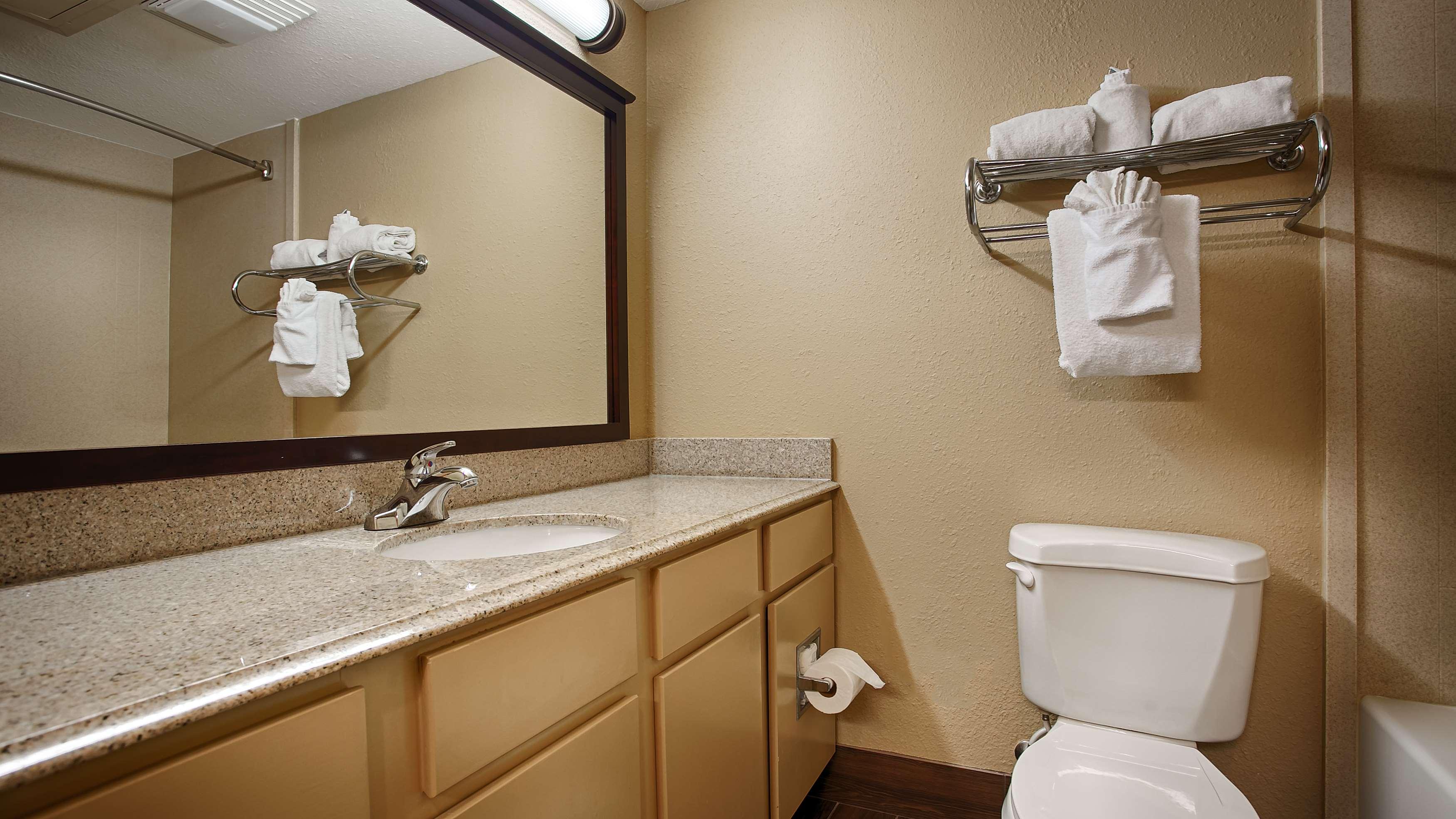 Bw Of Alexandria Inn & Suites Conference Center