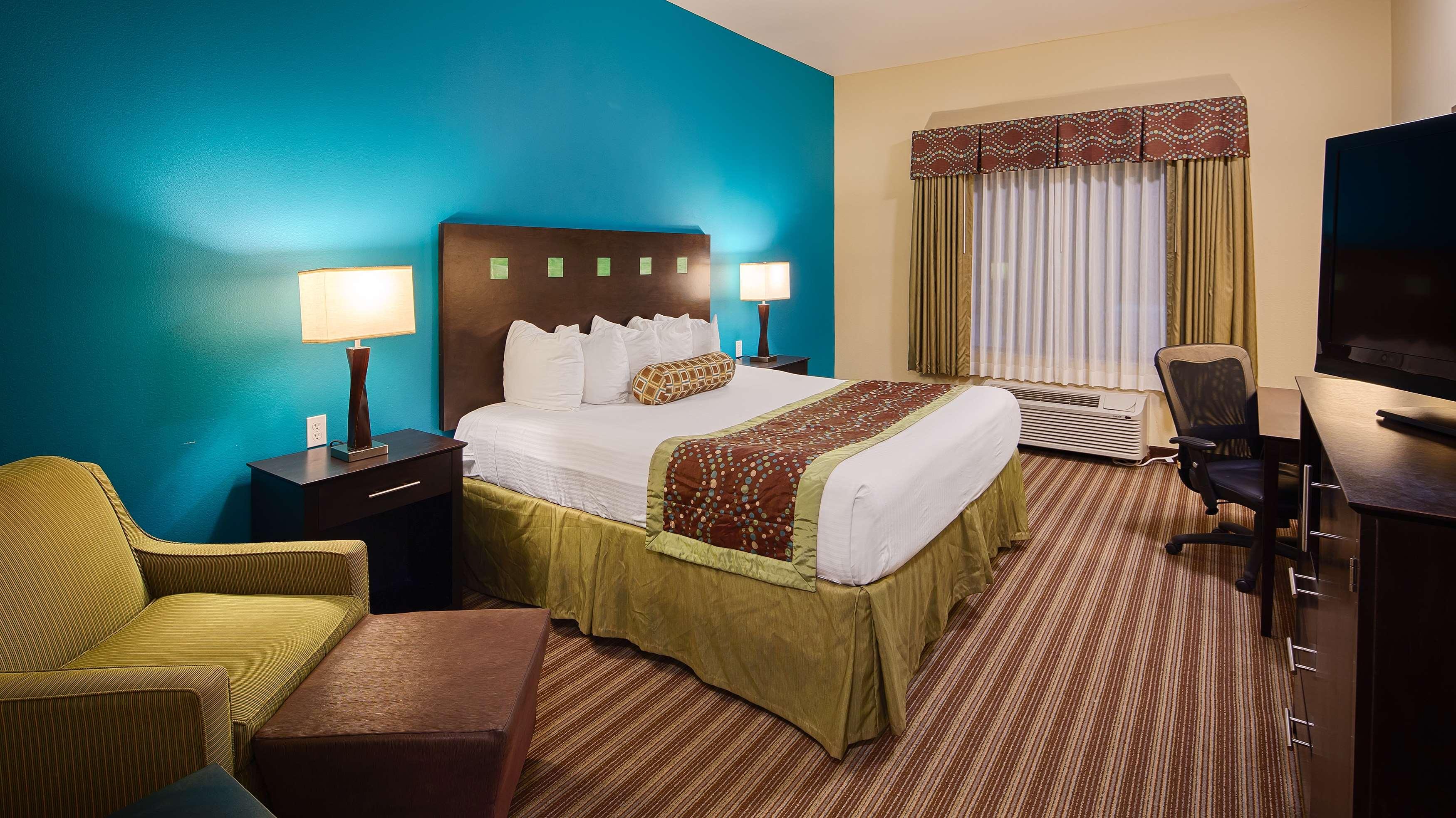 Best Western Plus DeSoto Inn & Suites