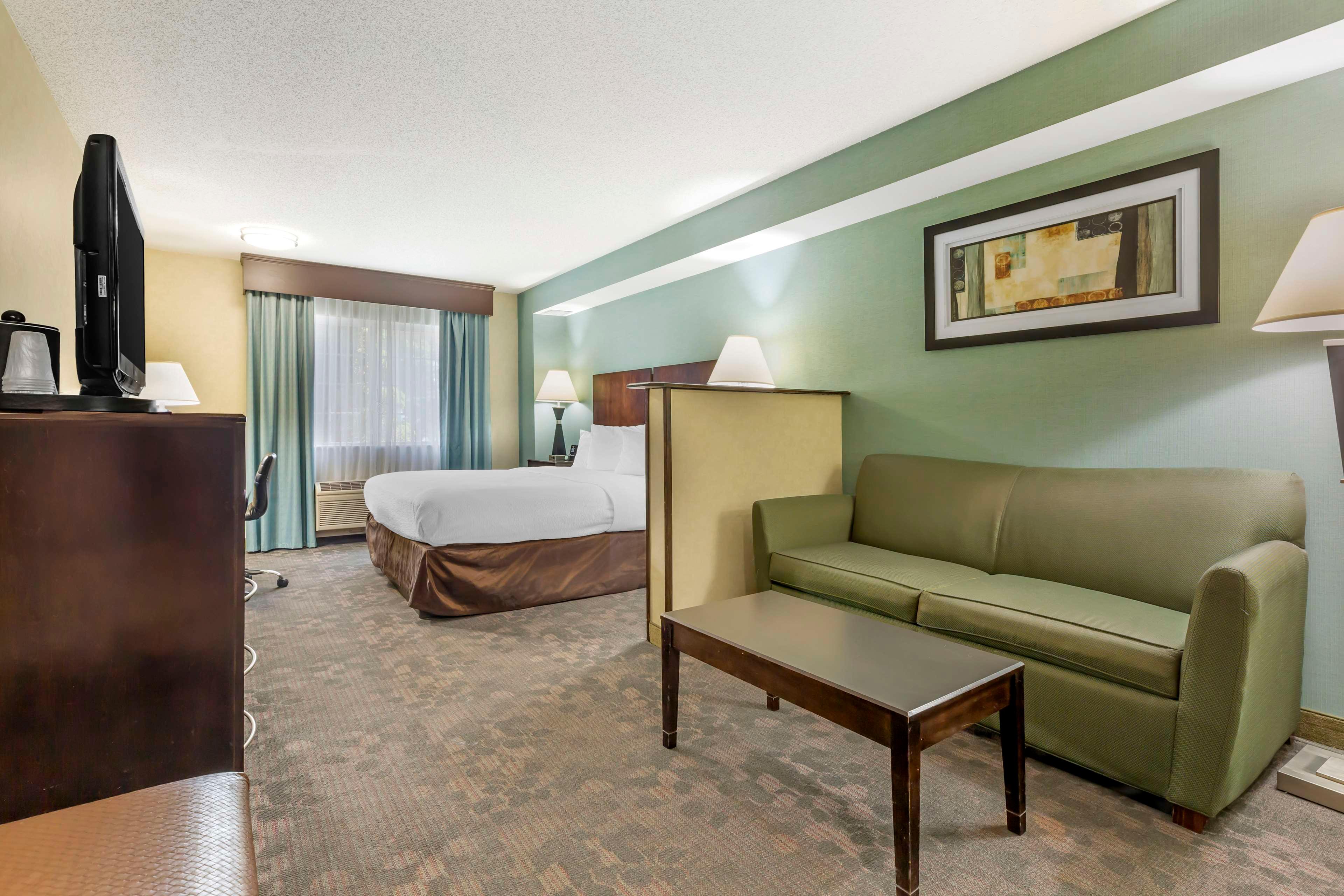 Best Western Plus Berkshire Hills Inn & Suites