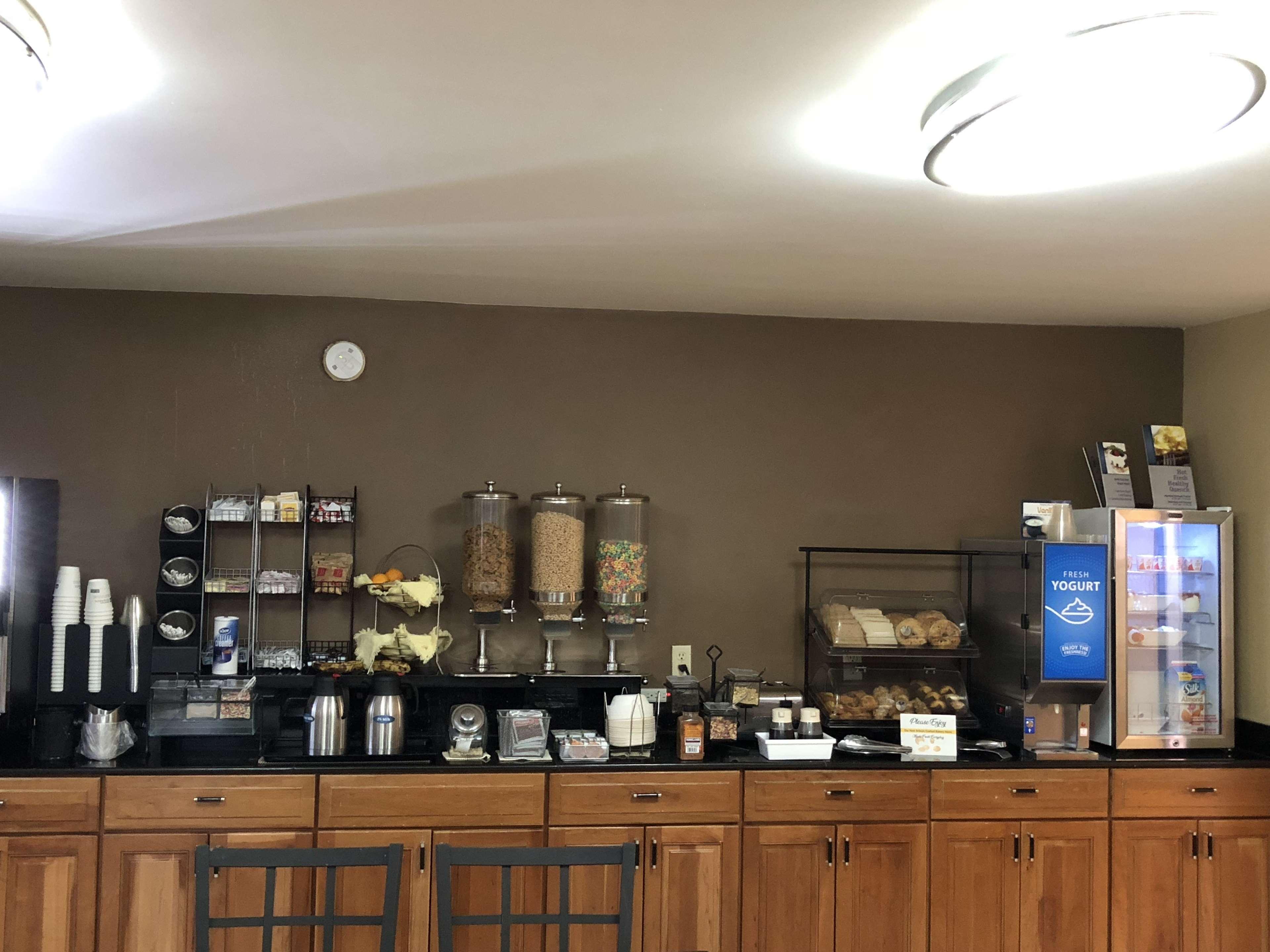 MHO Inn & Suites