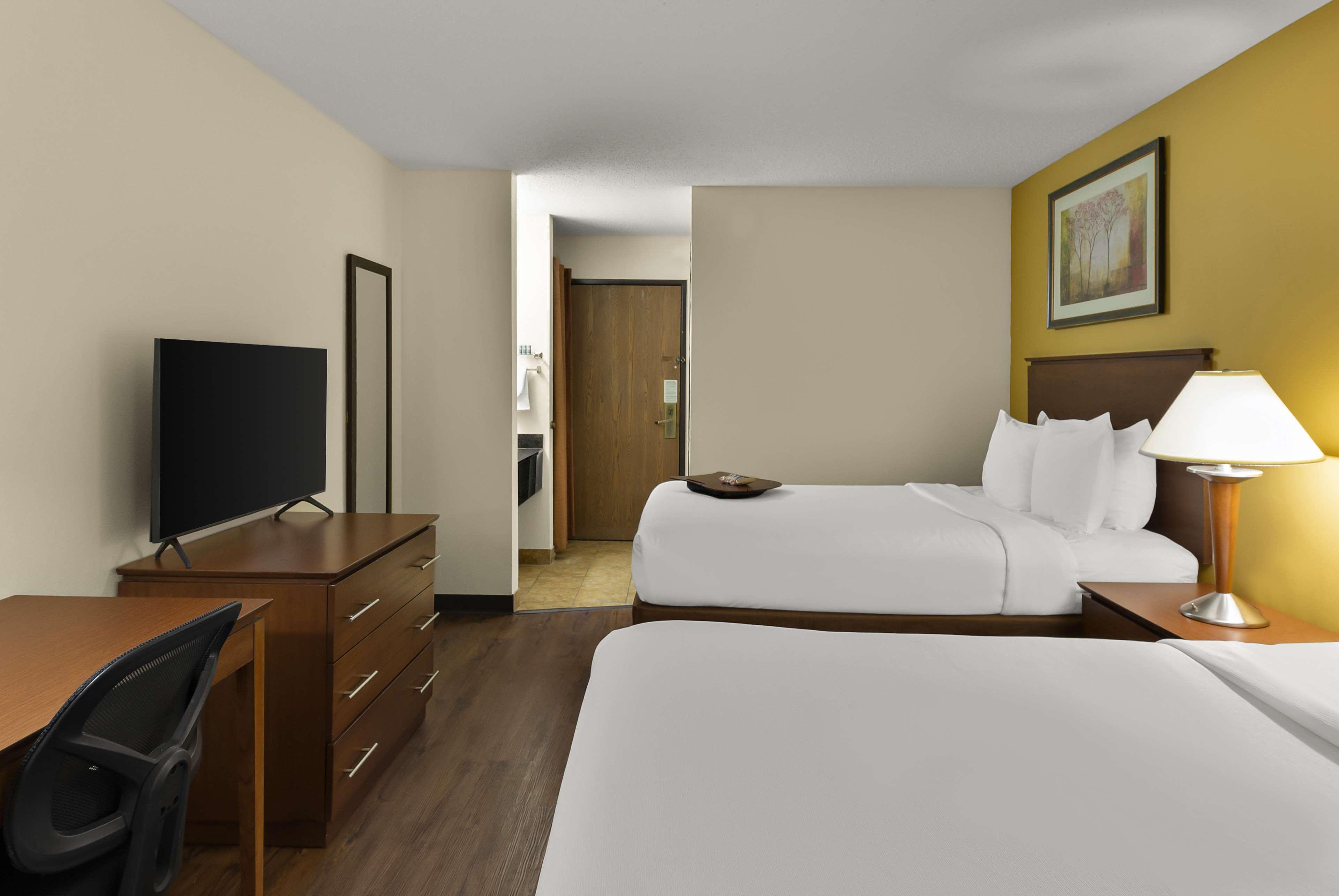 Best Western Lakewood Inn