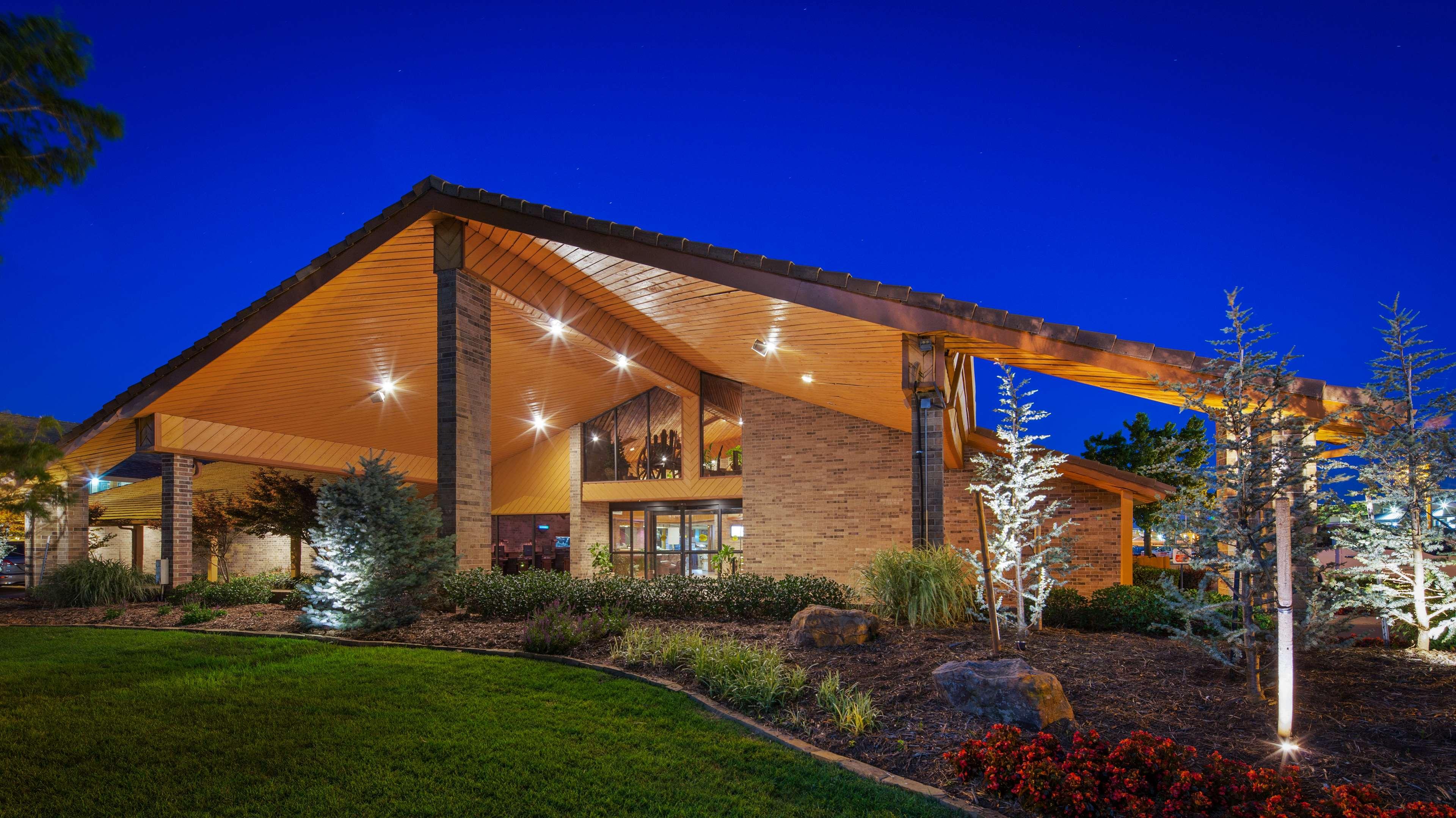 Best Western Plus Saddleback Inn & Conference Center image