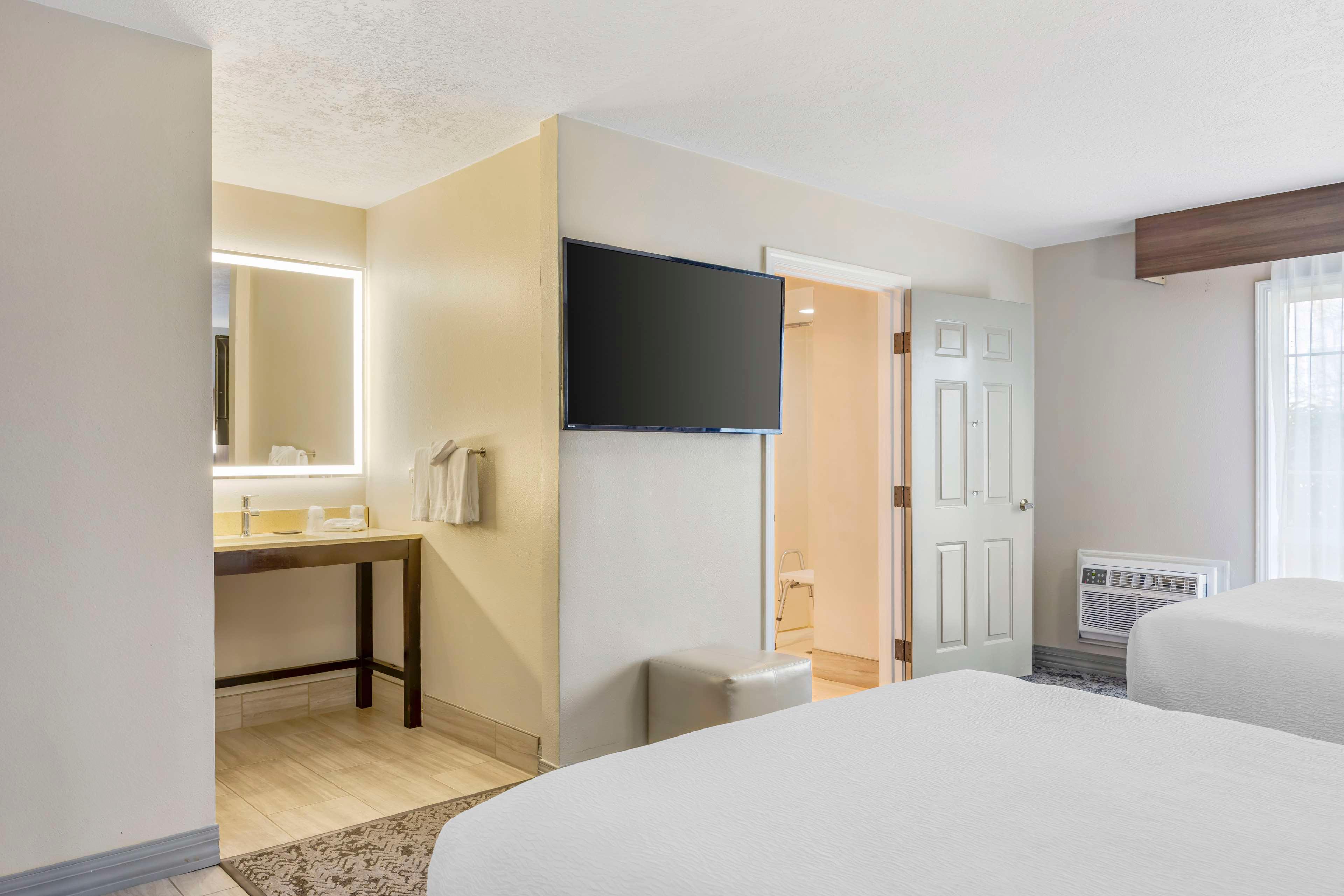 Best Western Plus Grand Manor Inn