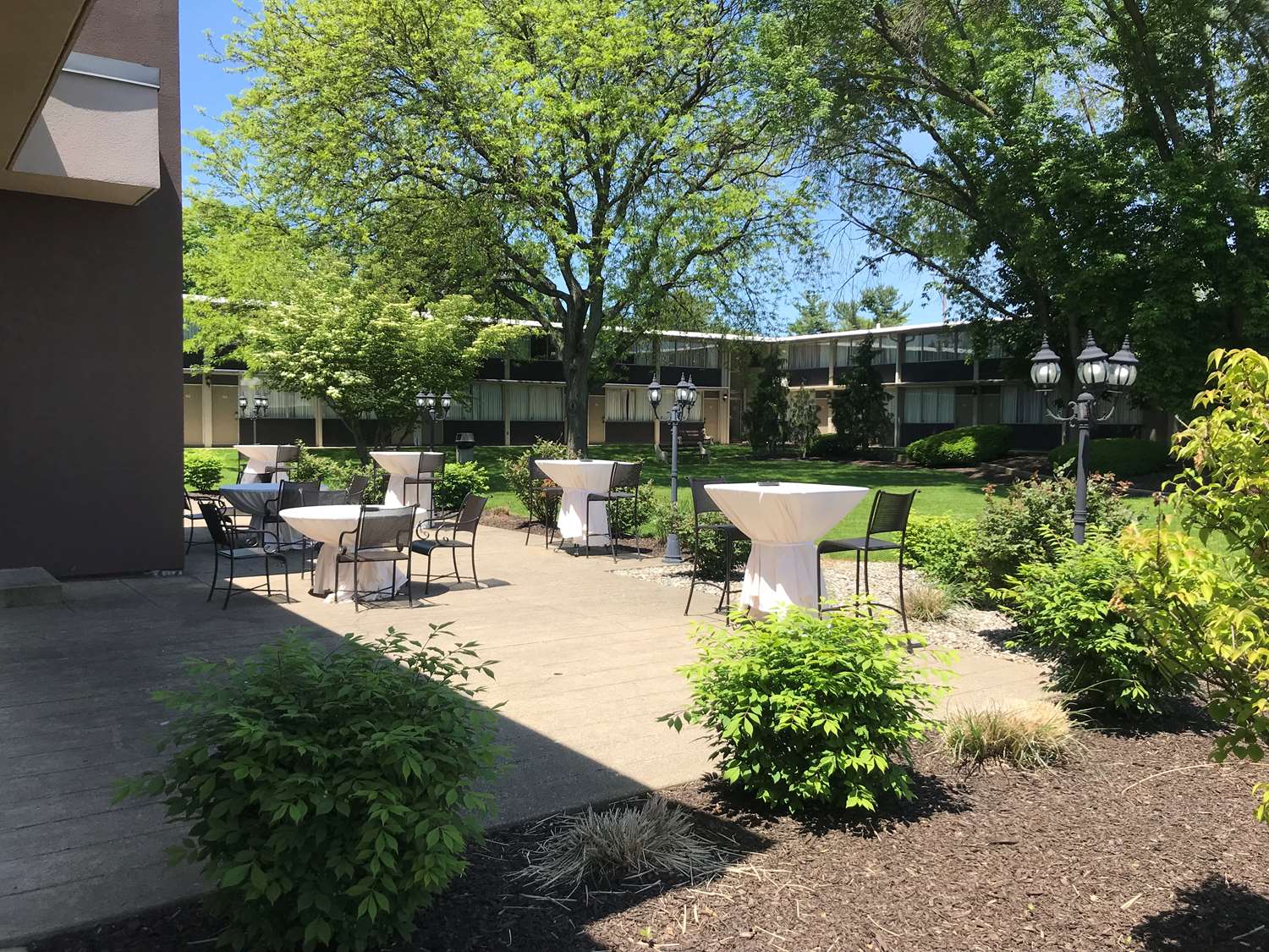 Lehigh Valley Hotel Surestay Collection Bw
