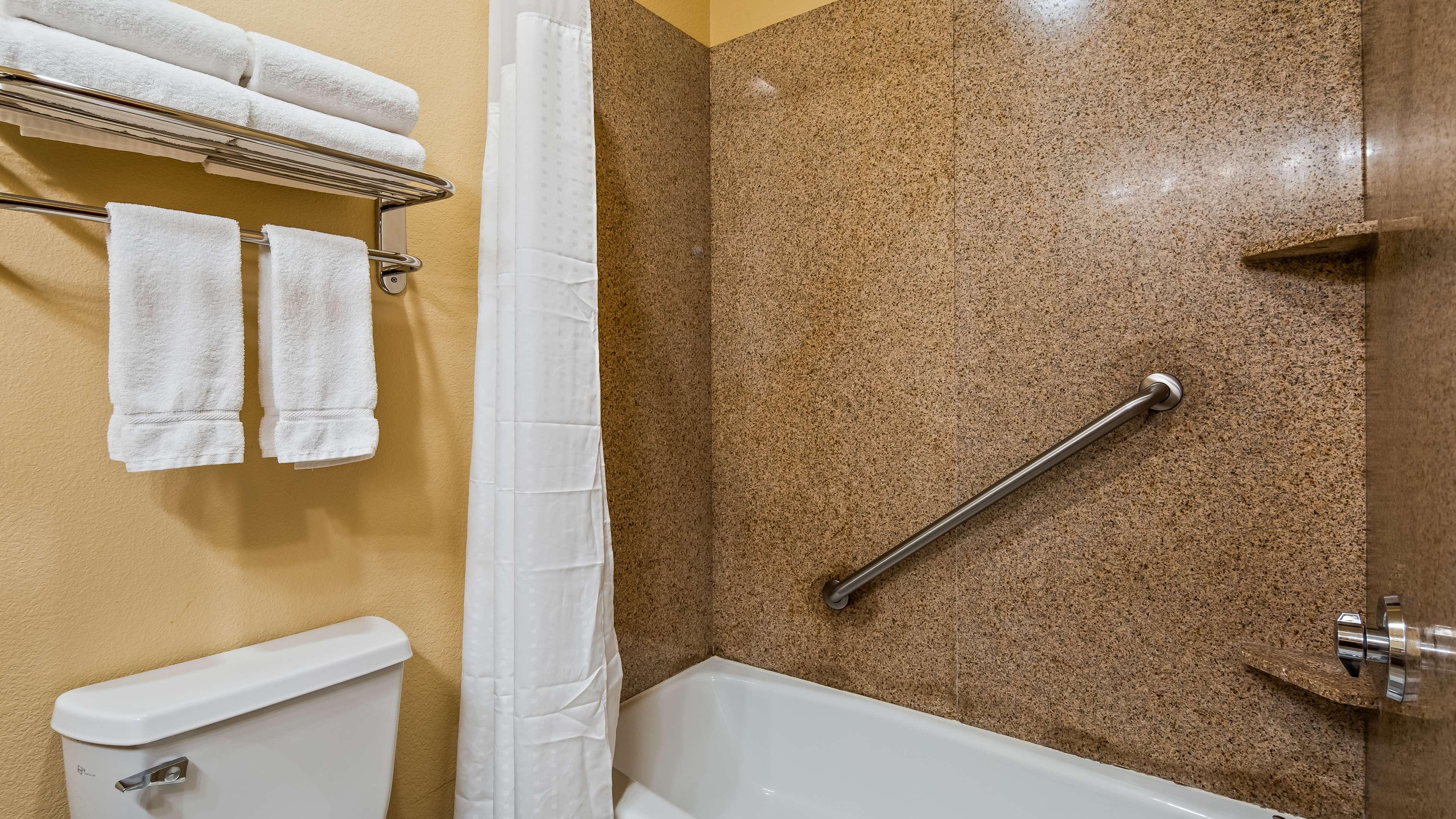 Best Western Plus Crown Colony Inn & Suites