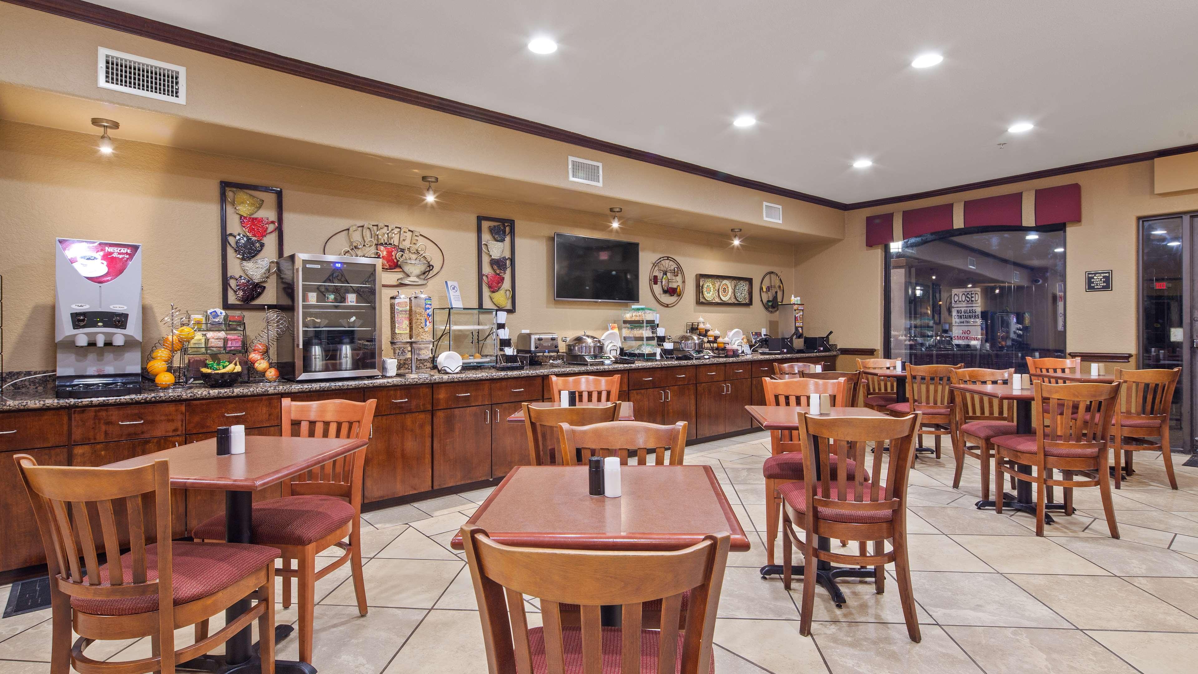 Best Western Plus Victoria Inn & Suites