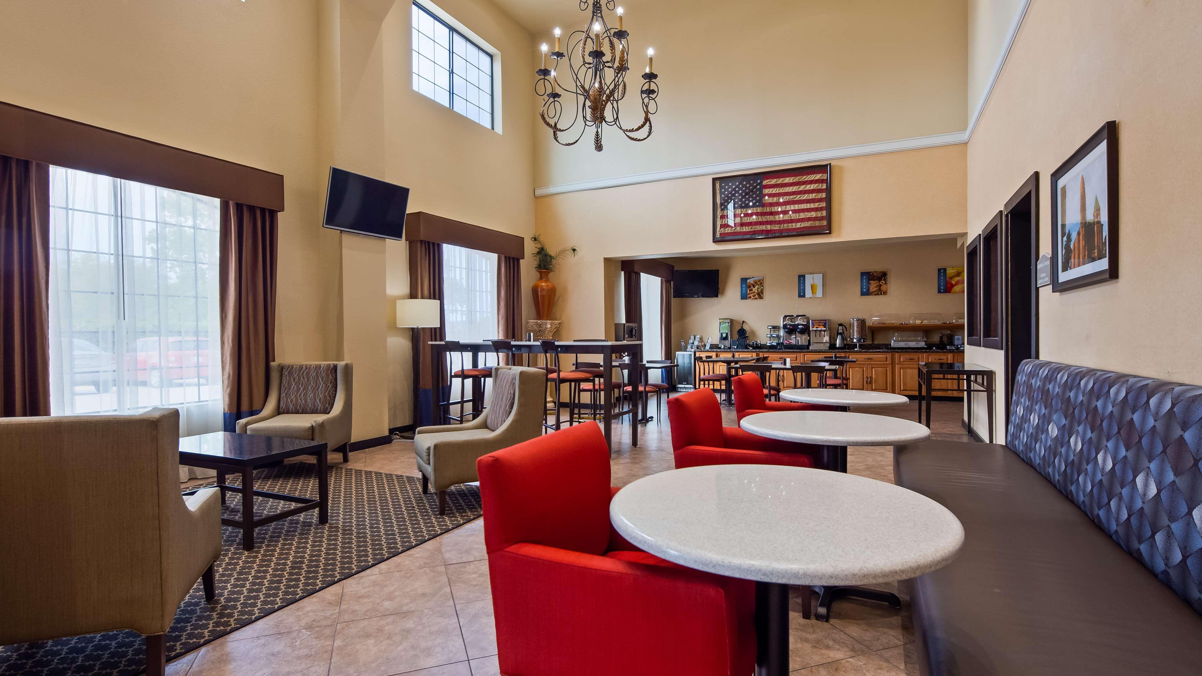 Bw Windsor Pointe Hotel & Suites-At&T Center