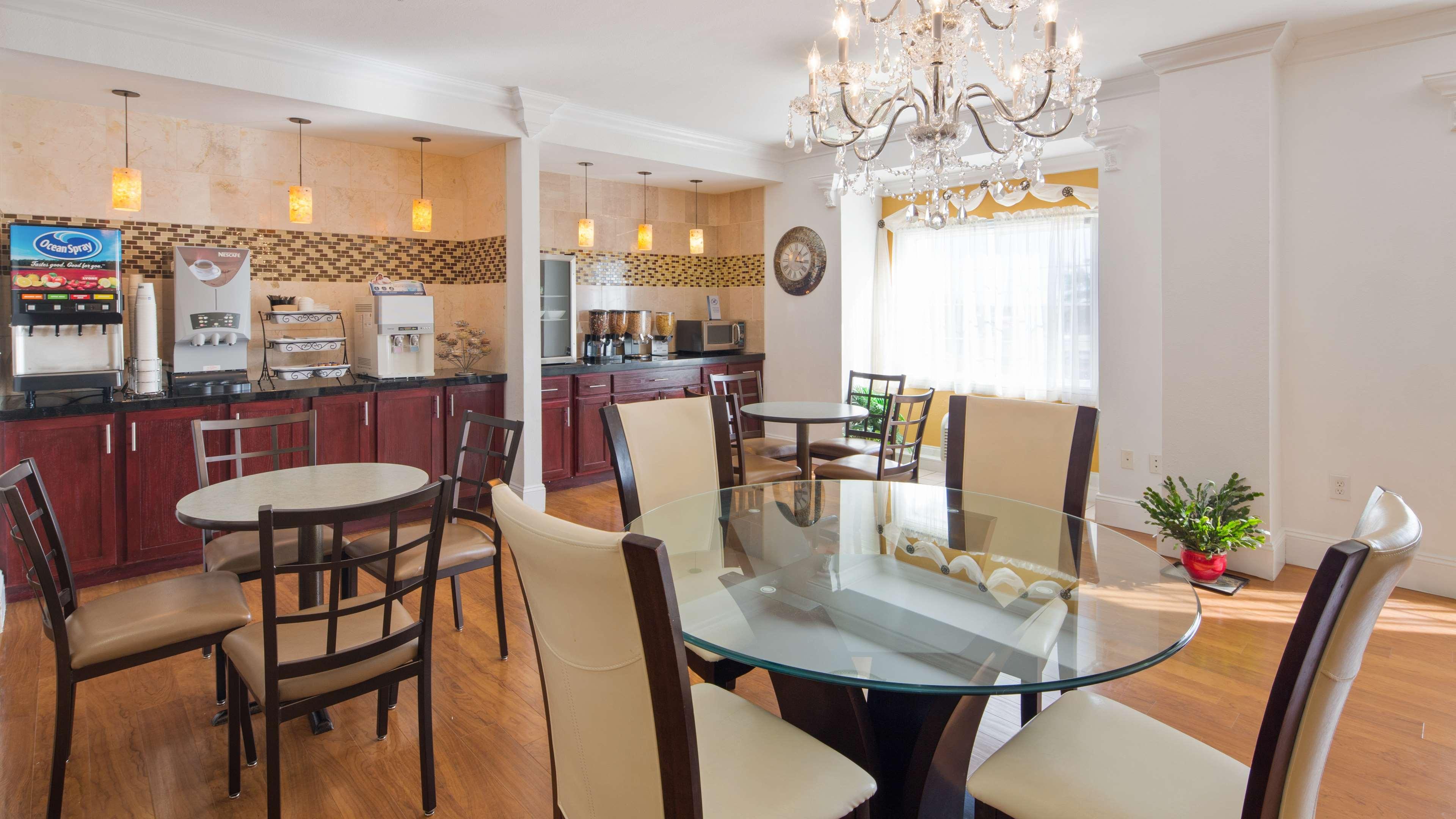 Best Western Roanoke Inn & Suites