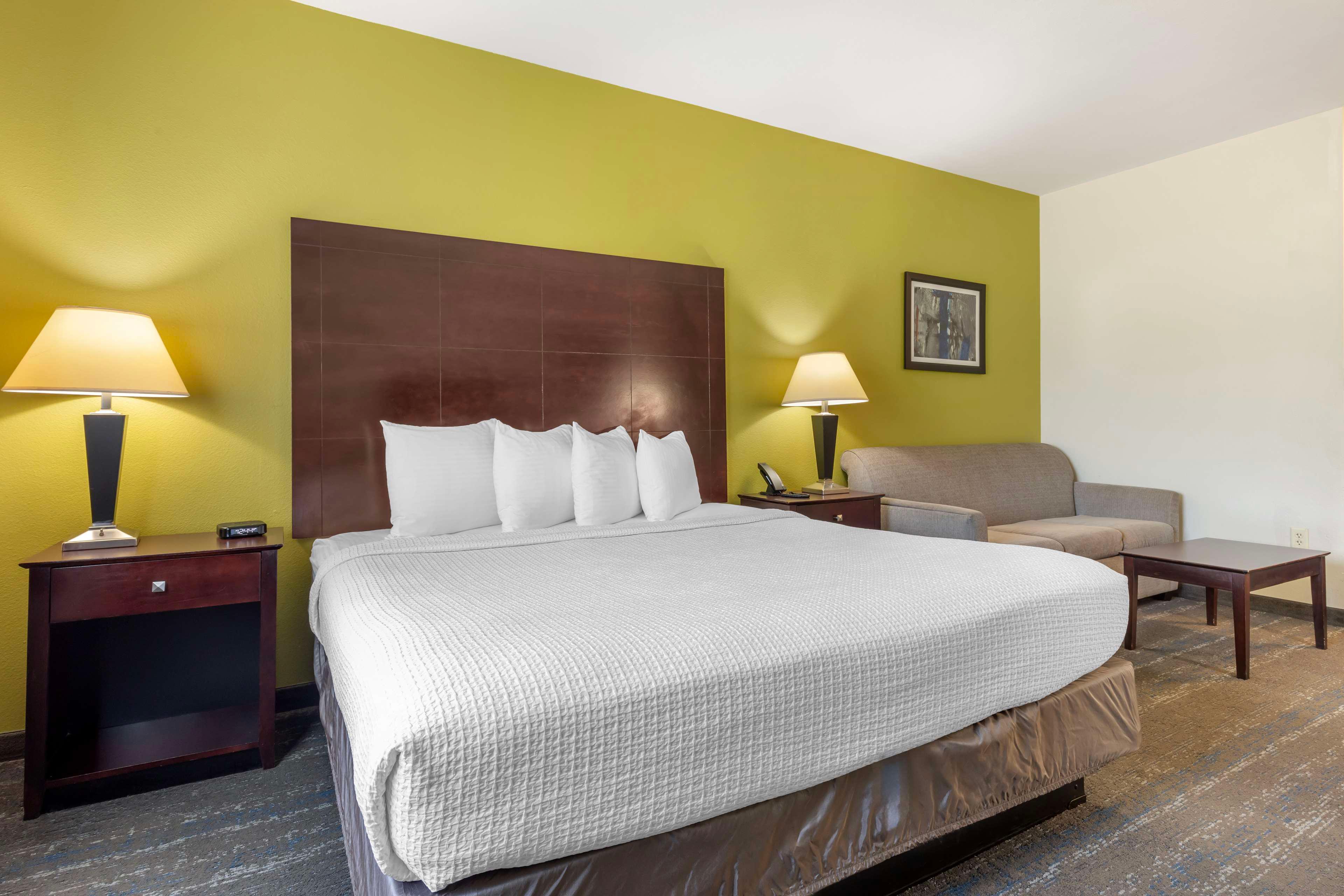 Best Western Plus Mansfield Inn & Suites