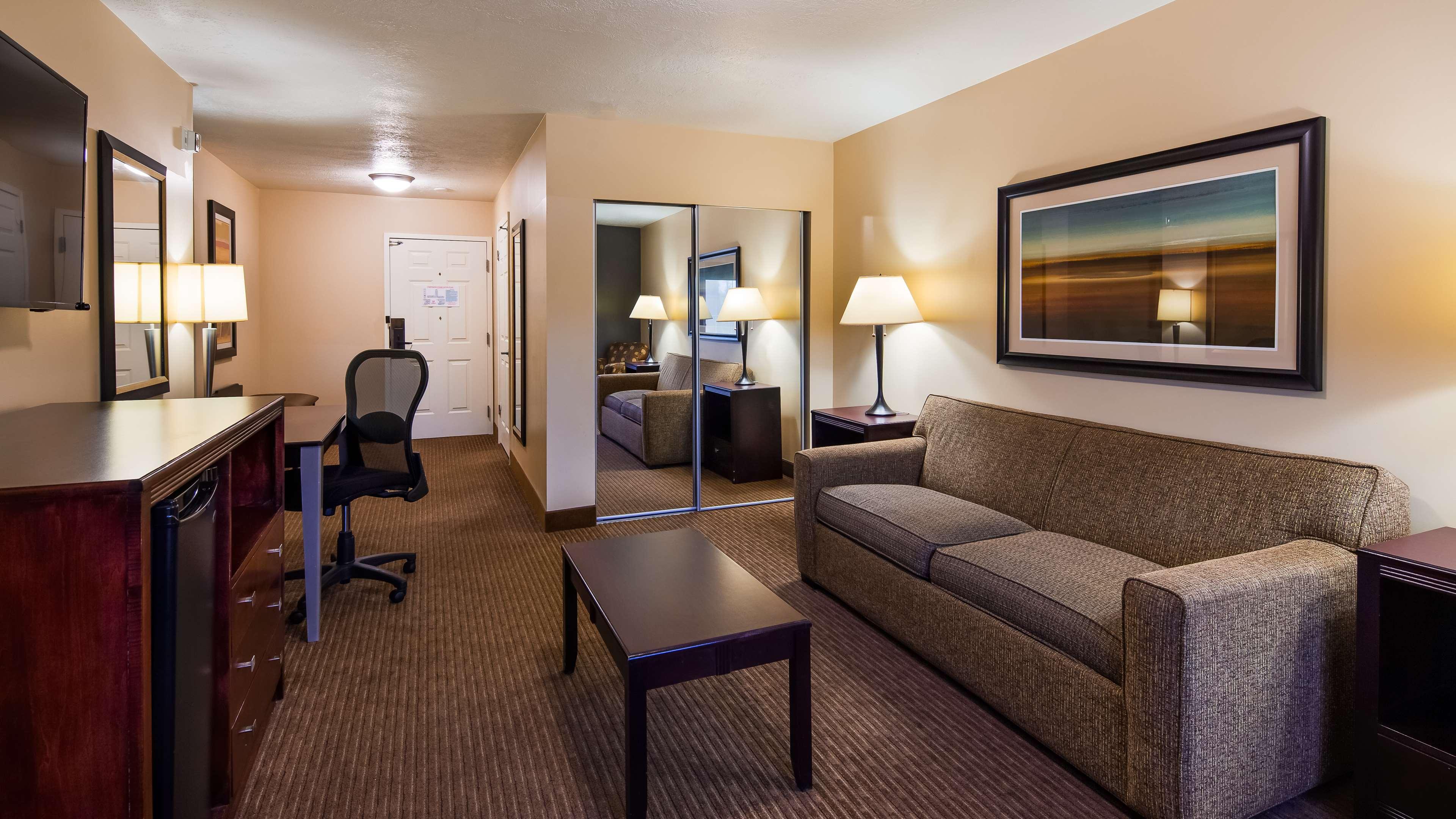 Best Western Plus CottonTree Inn