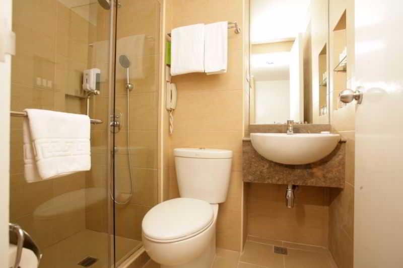 St. Giles Makati Hotel