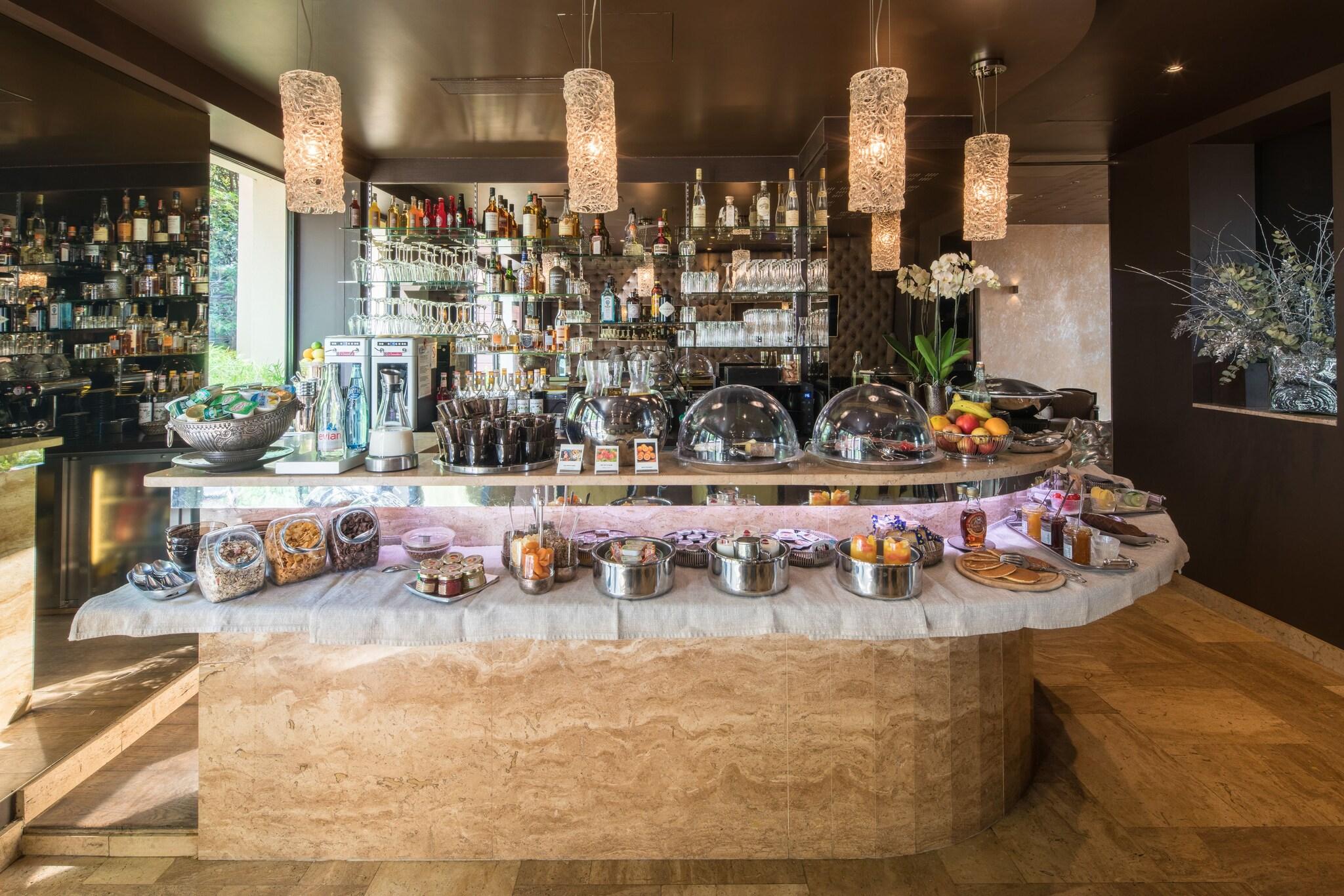 B Montmartre Hôtel by null