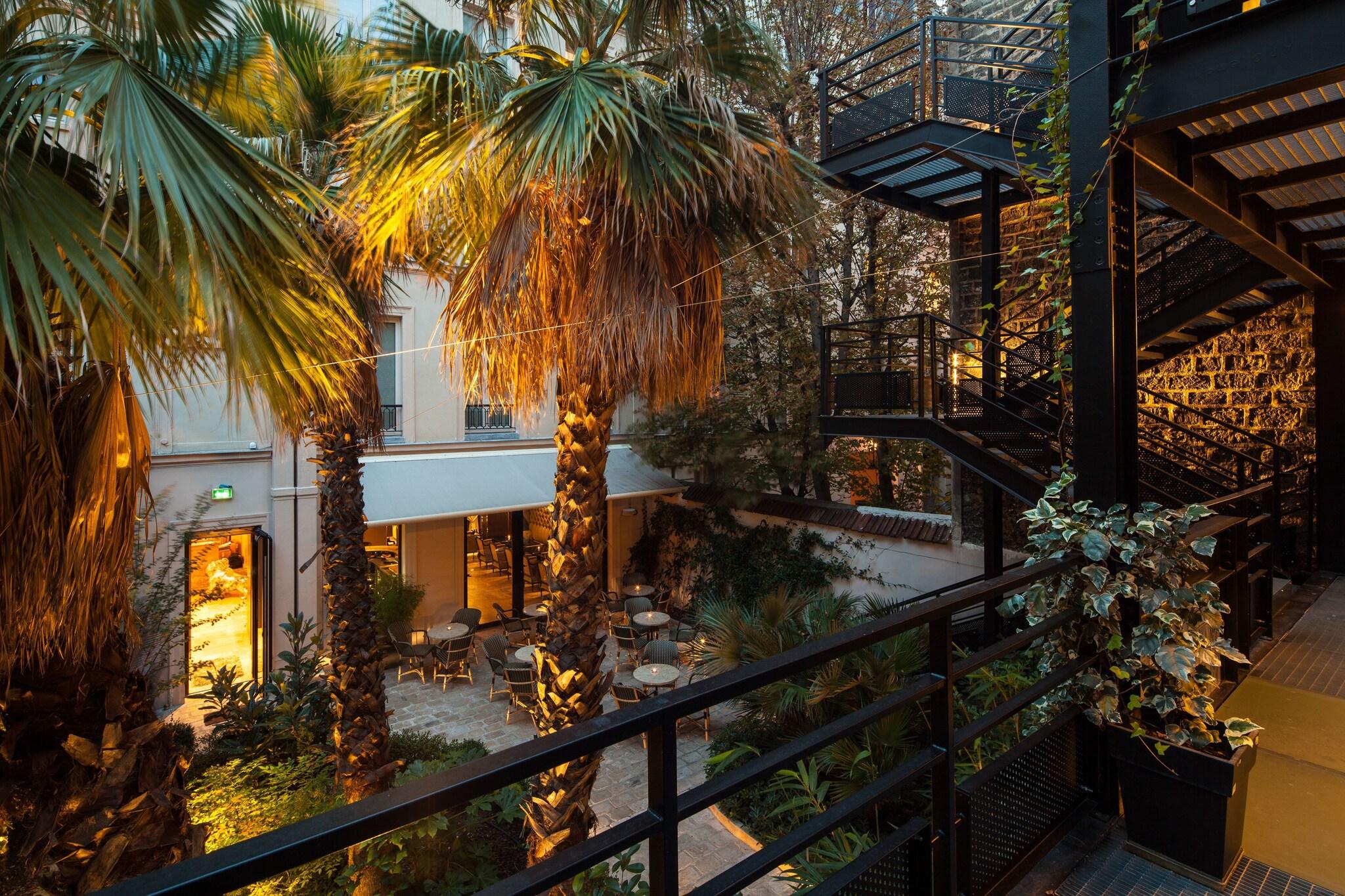 B Montmartre Hôtel by null