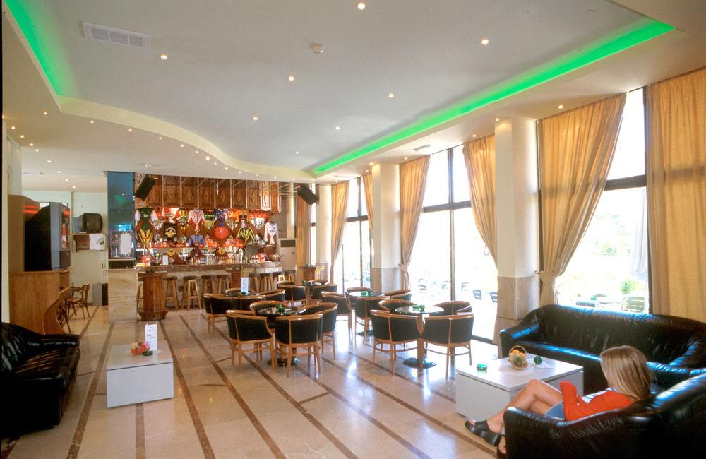 Poseidon Hotel and Apartments - photo