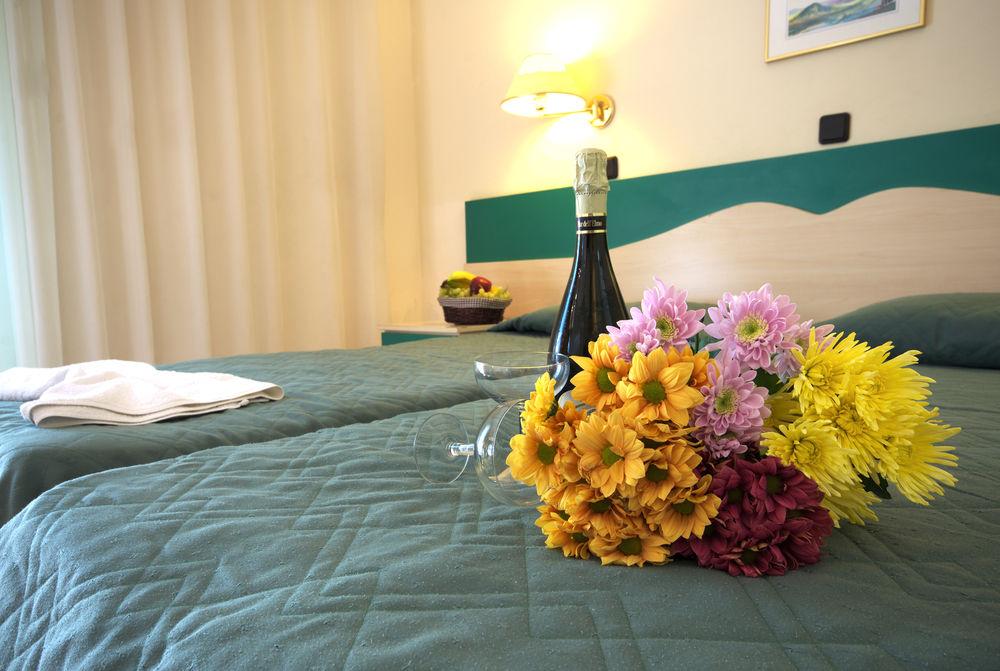 Poseidon Hotel and Apartments - photo