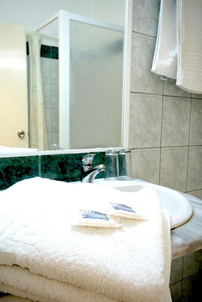 Poseidon Hotel and Apartments - photo