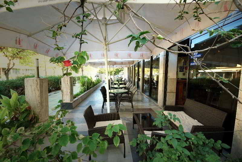 Poseidon Hotel and Apartments - photo