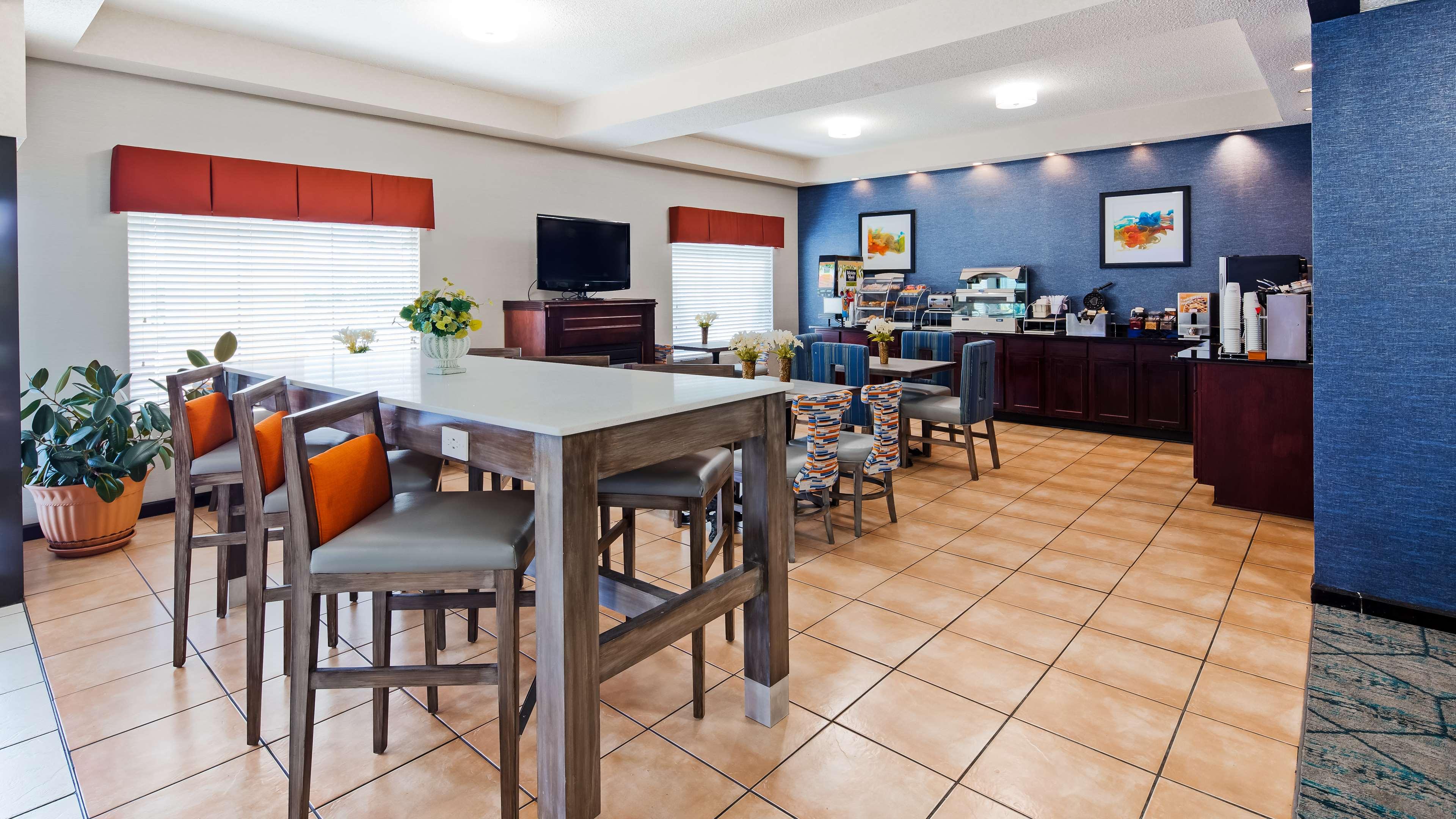 Best Western Hiram Inn & Suites