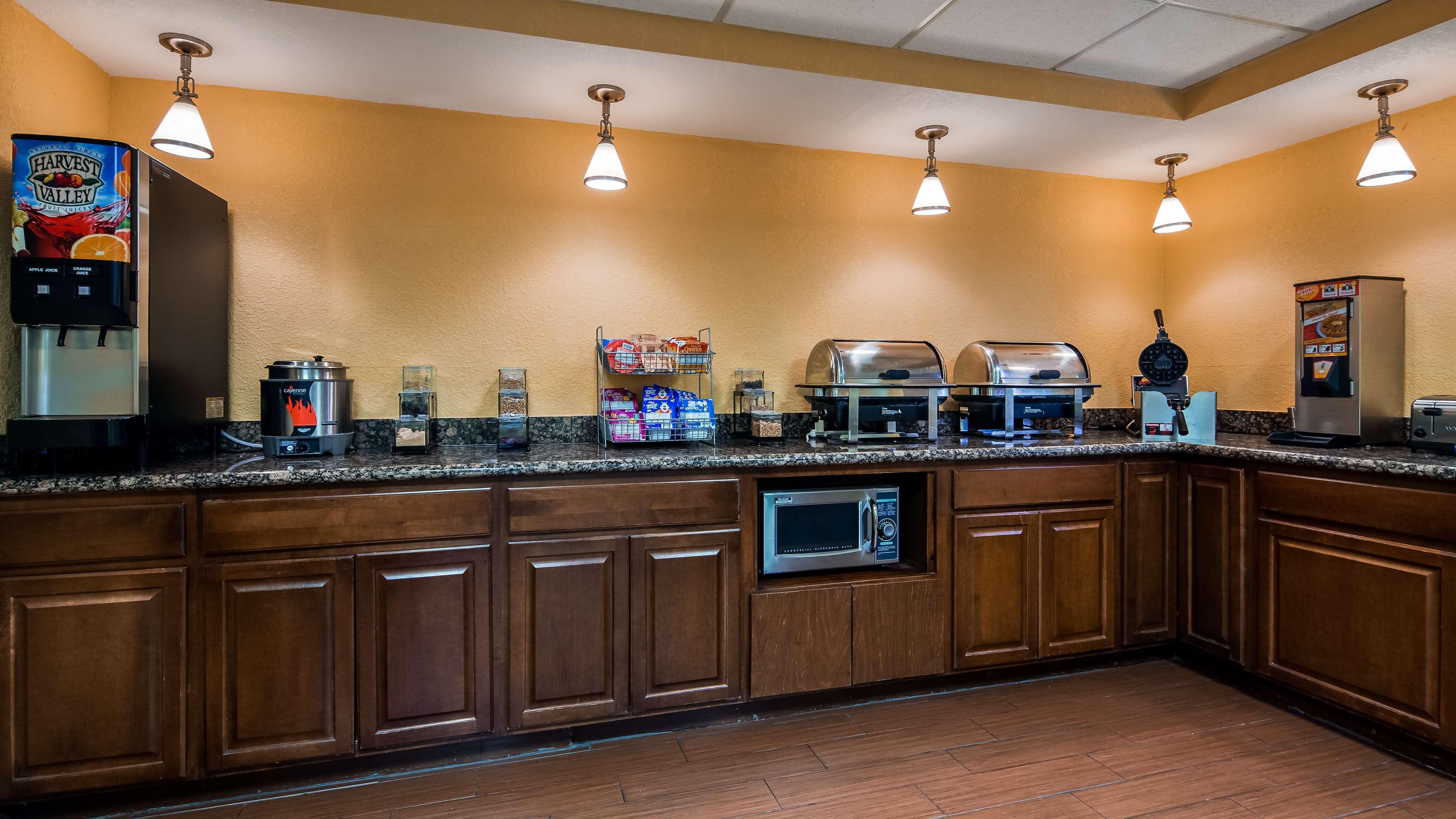 Best Western Plus Parkway Hotel