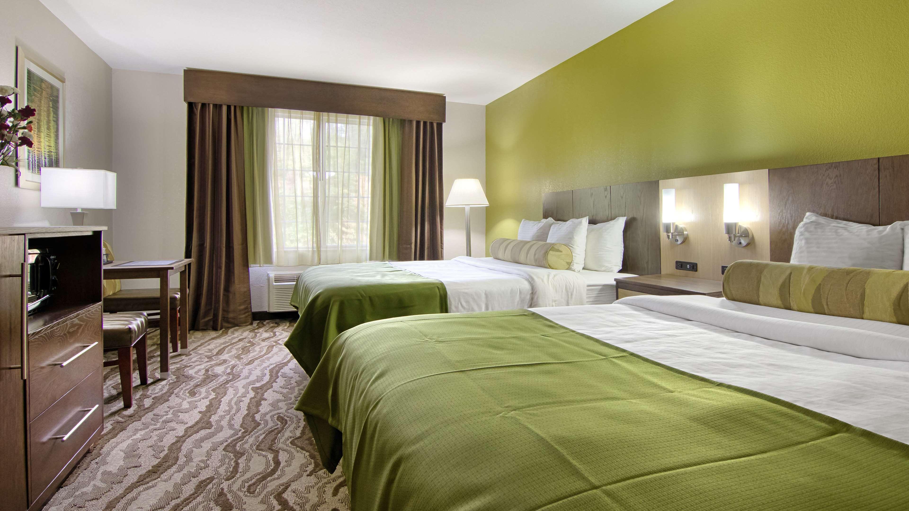 Best Western Plus River Escape Inn & Suites