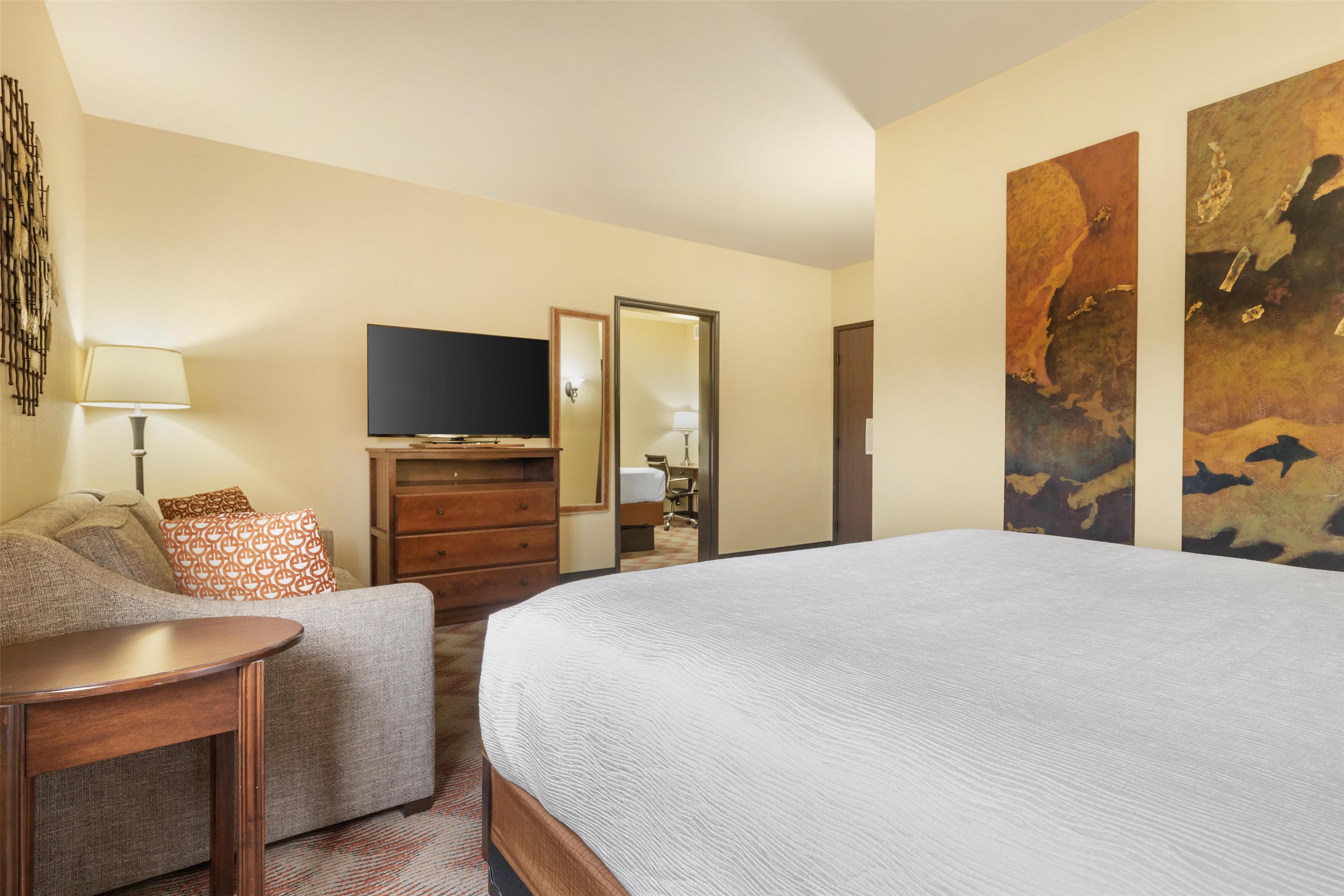 Best Western Plus Cimarron Hotel & Suites