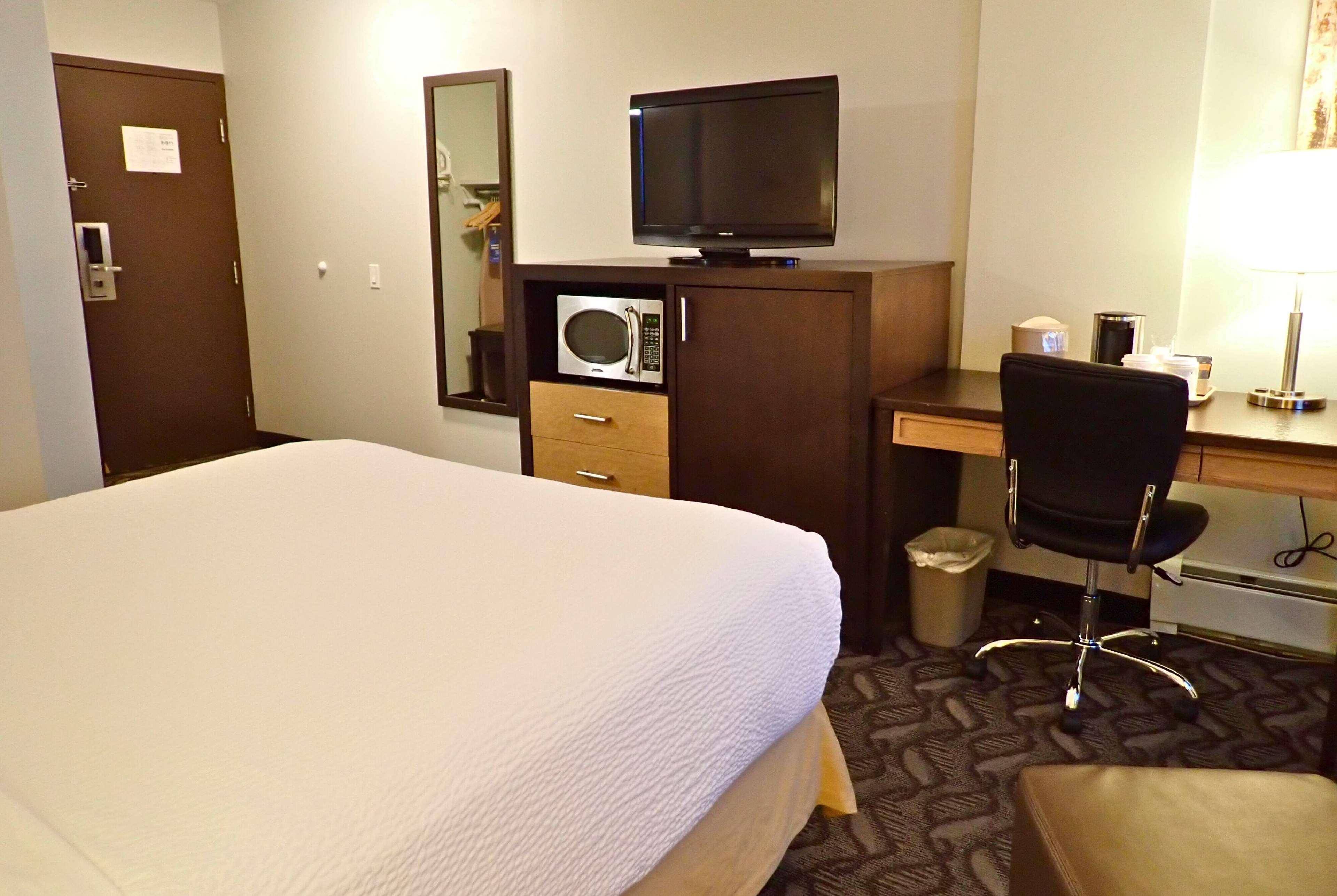 Days Inn By Wyndham Airdrie
