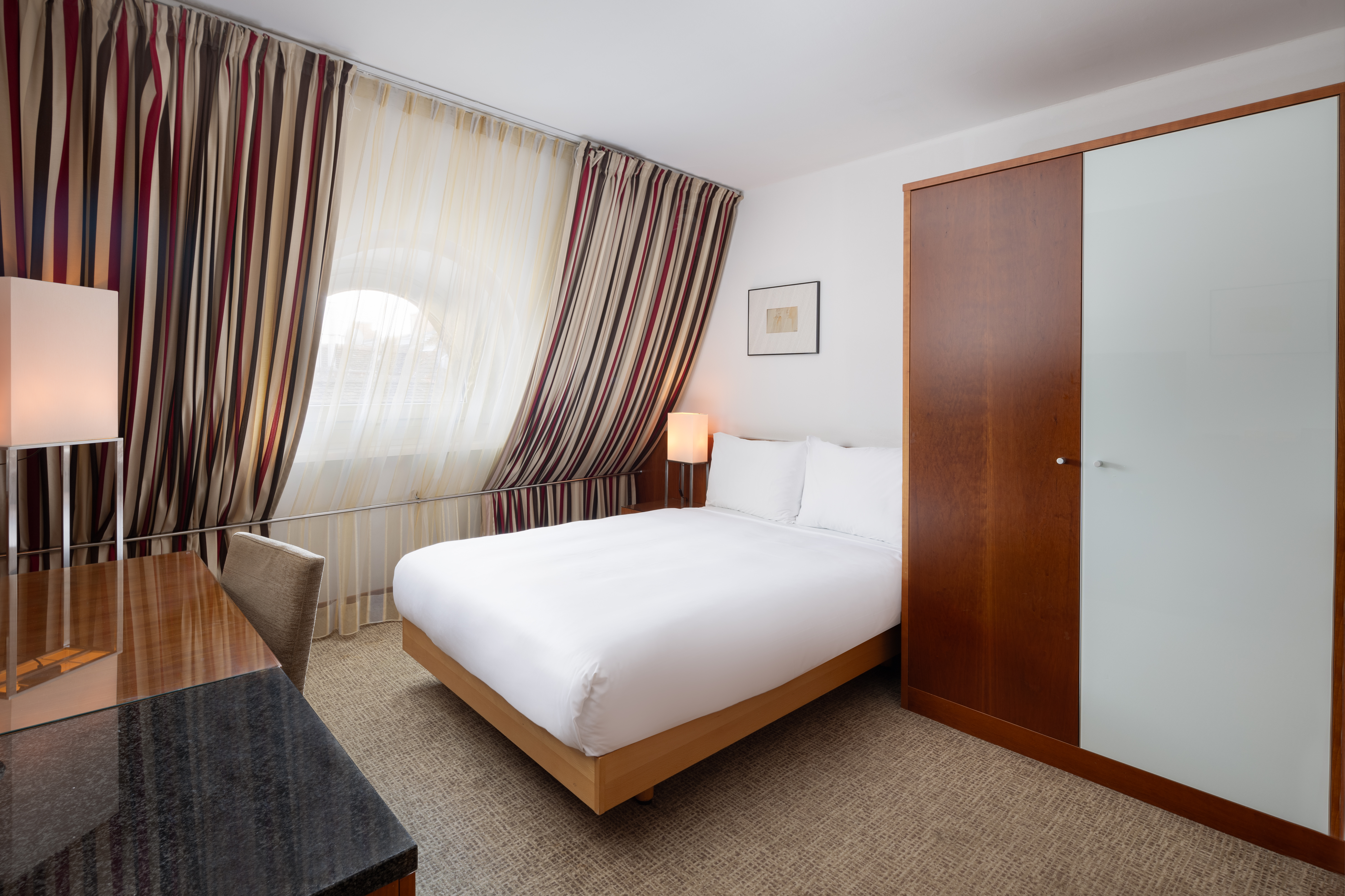 K + K  Hotel Opera