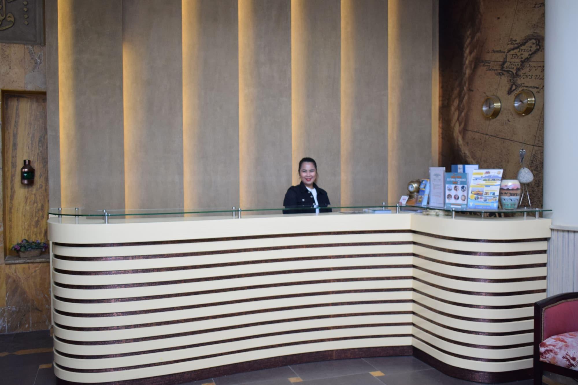 Captain's Hotel by null