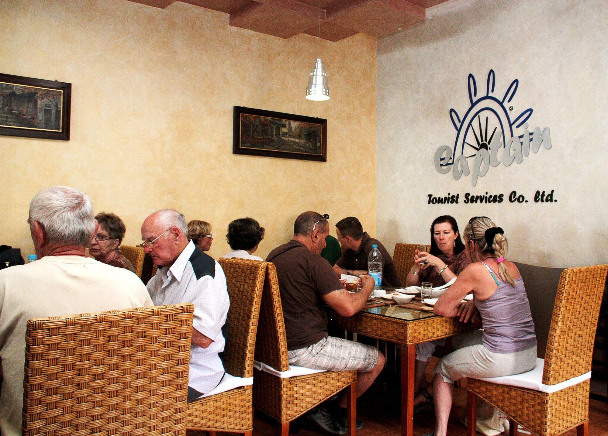 Captain's Hotel by null