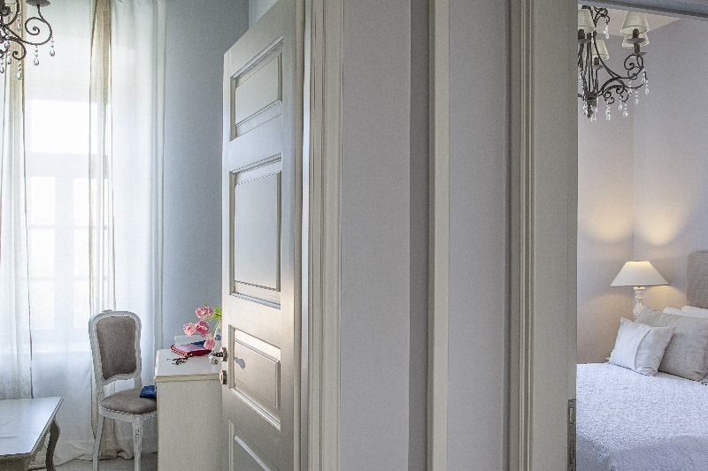 Micra Anglia Hotel - Andros by null