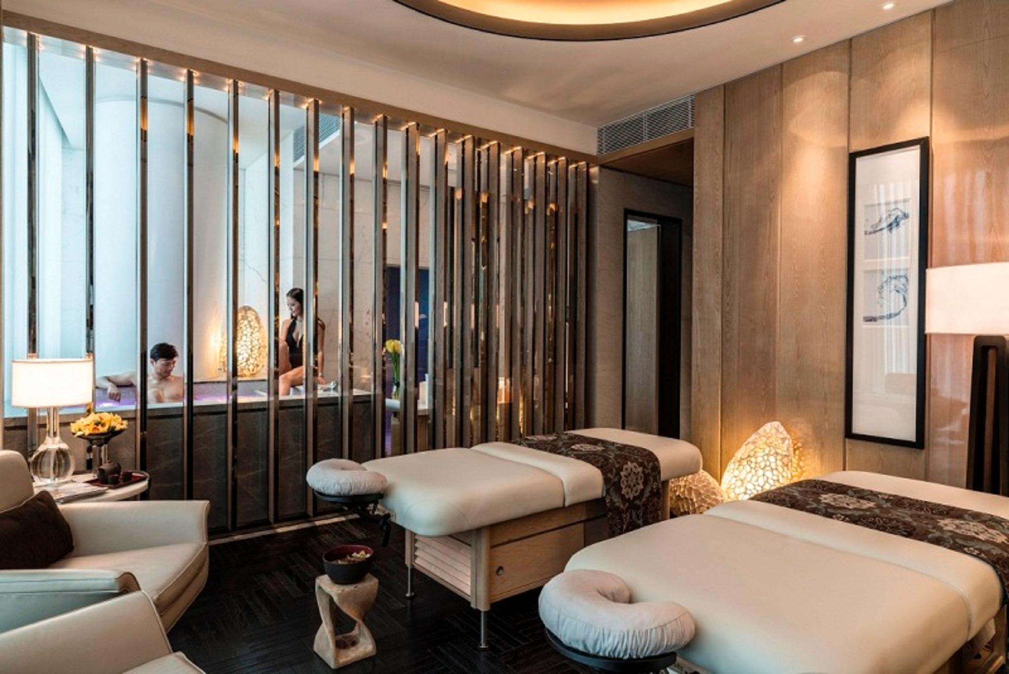 Four Seasons Hotel by null